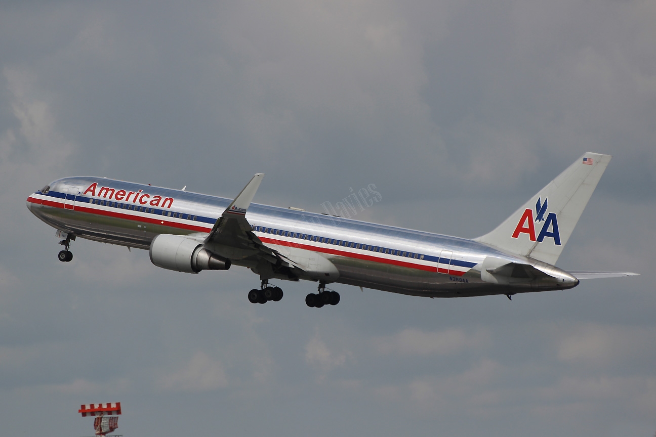 American Airlines 767 N359AA