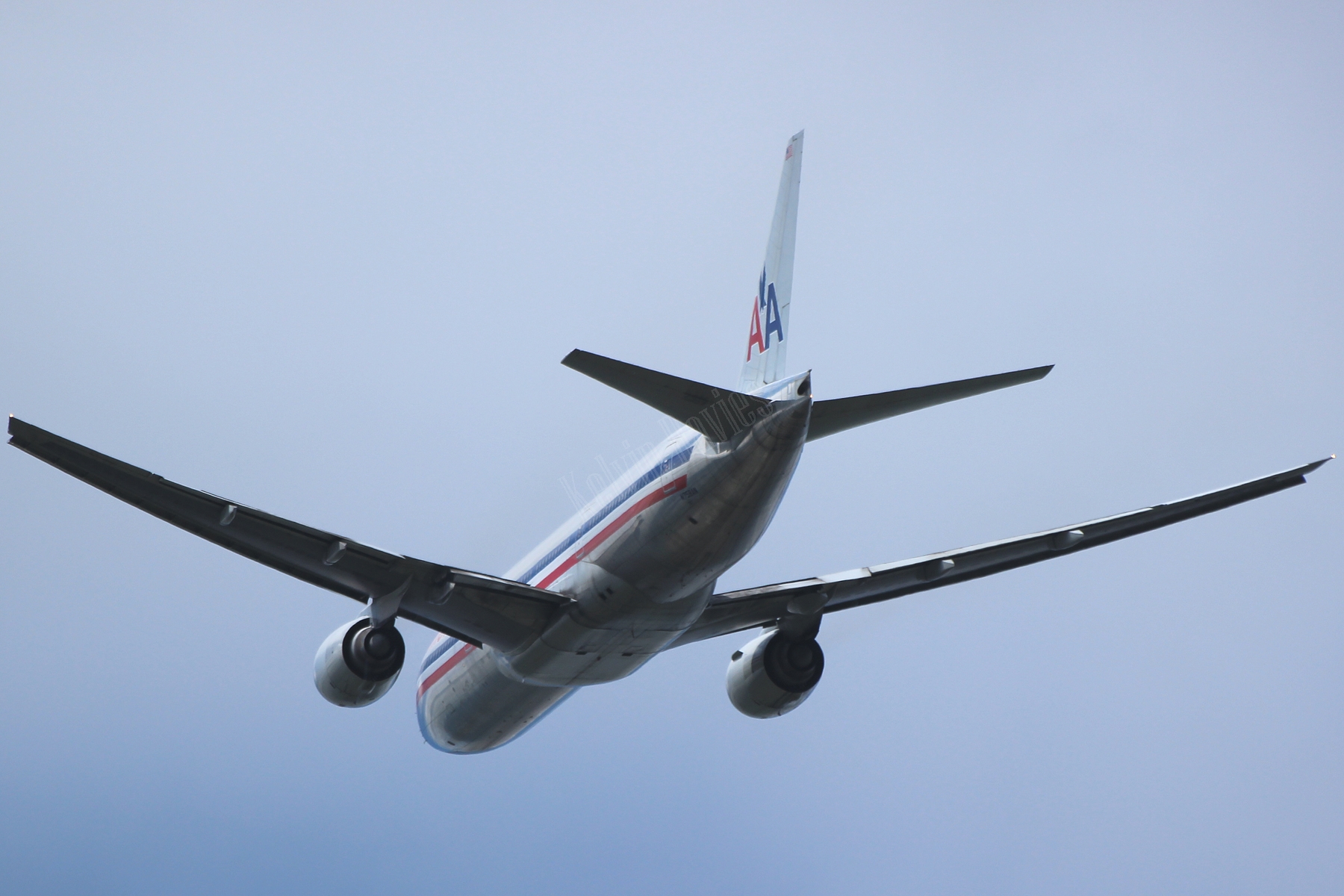 American Airlines B777 N758AN