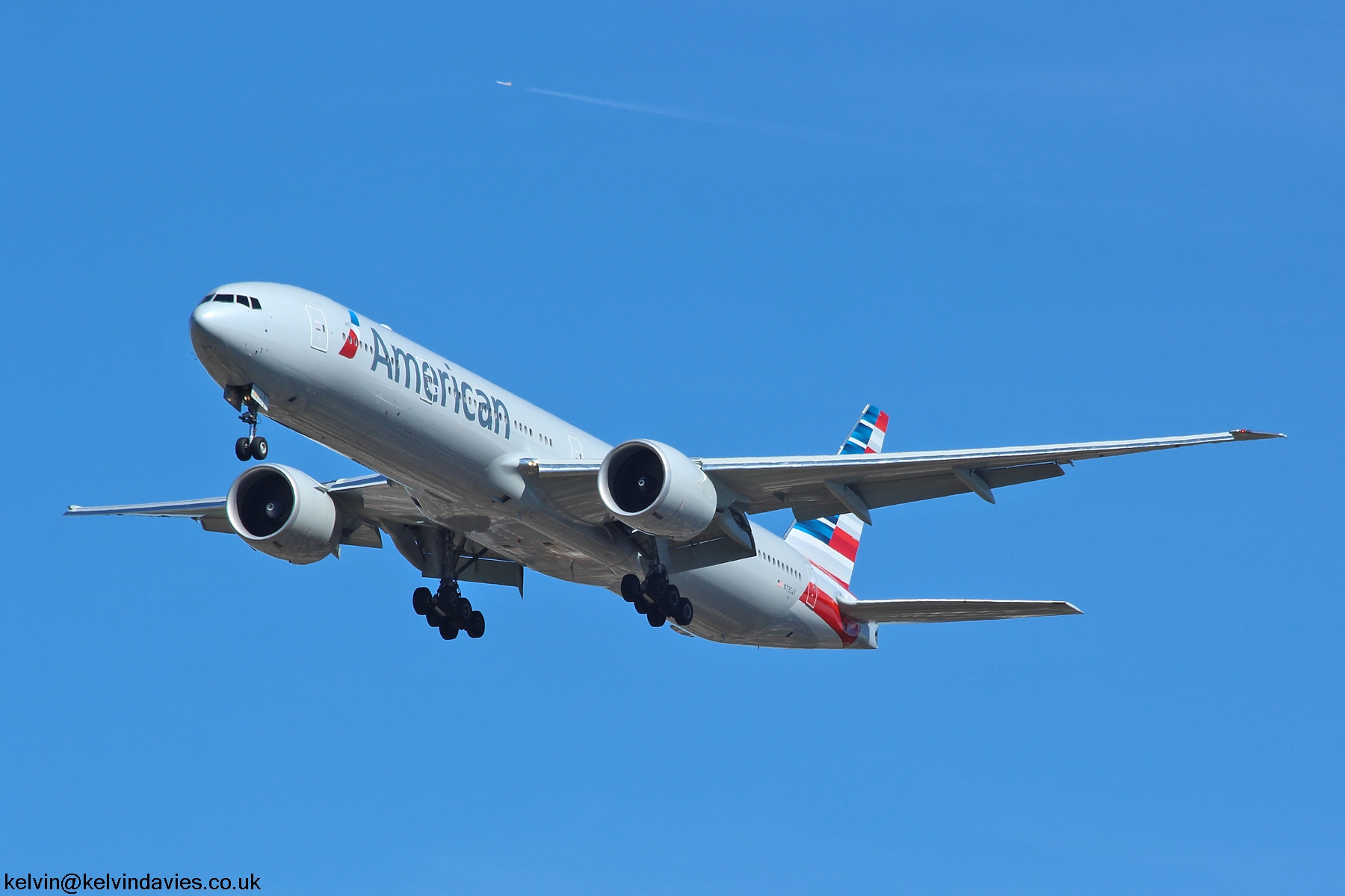 American Airlines 777 N735AT