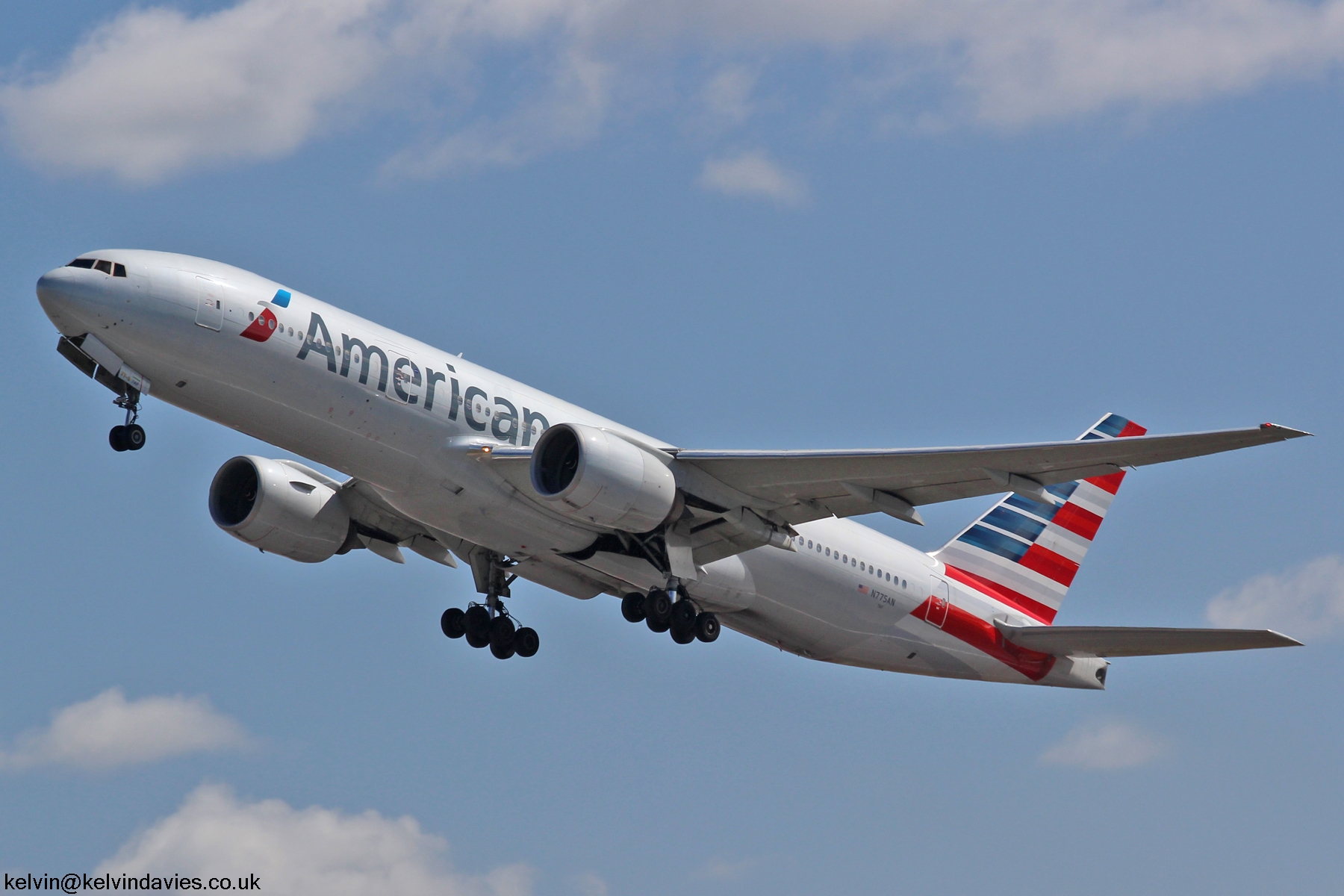 American Airlines 777 N775AN