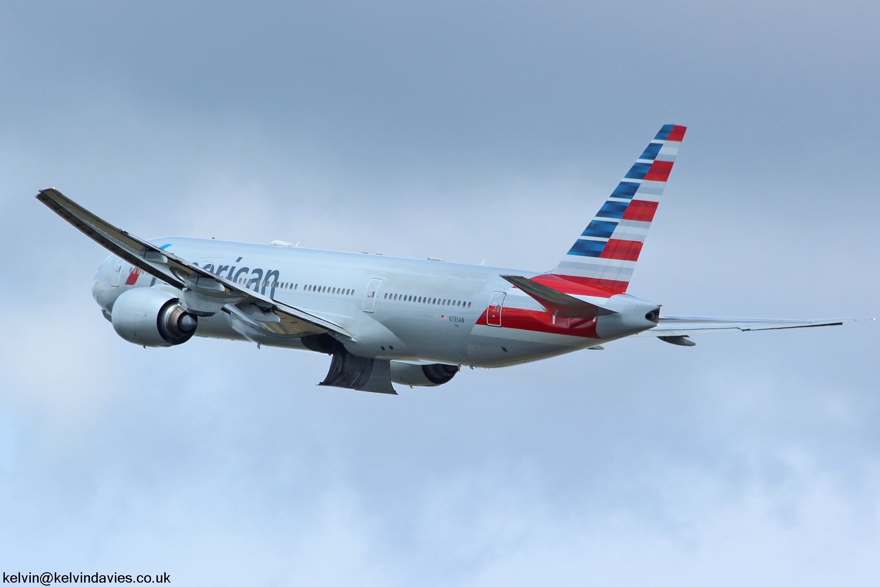 American Airlines 777 N785AN