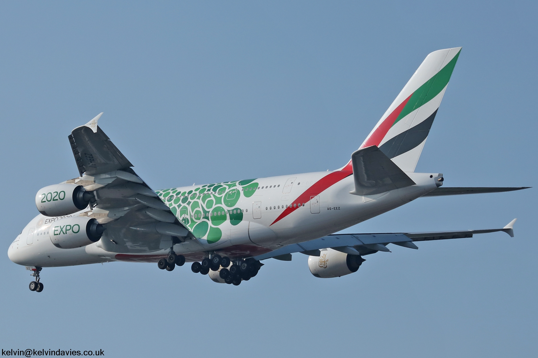 Emirates A380 A6-EEZ