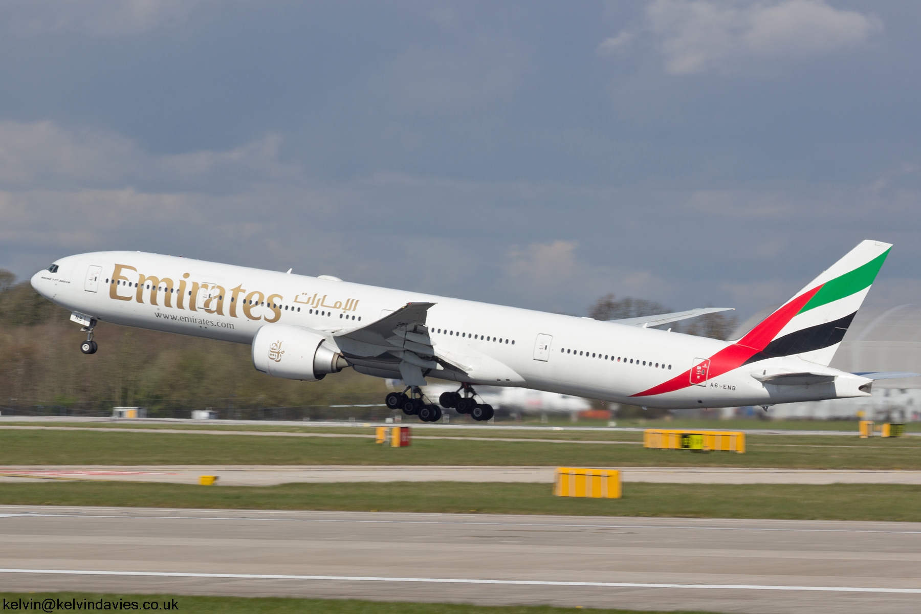 Emirates 777-300 A6-ENB