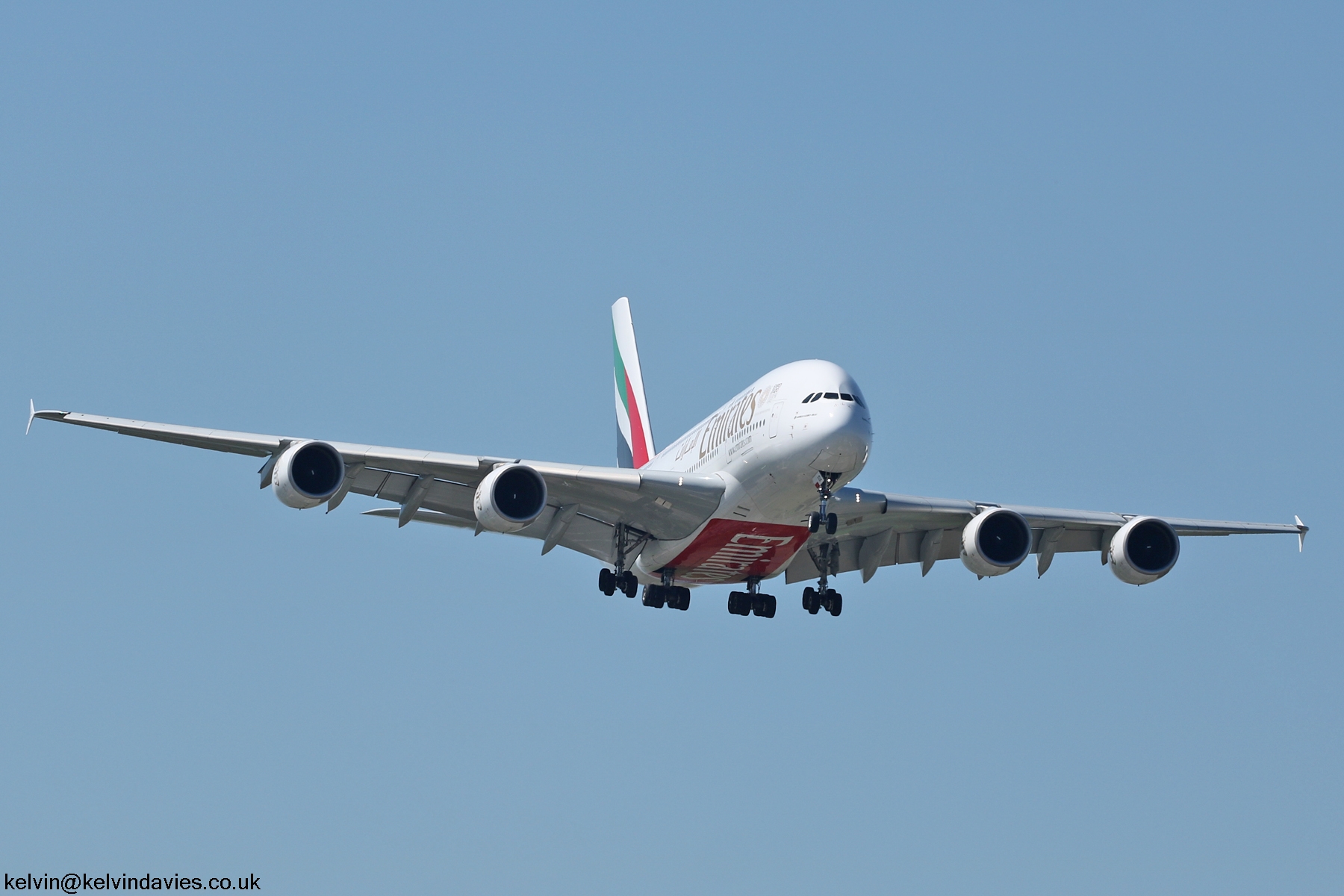 Emirates A380 A6-EOZ