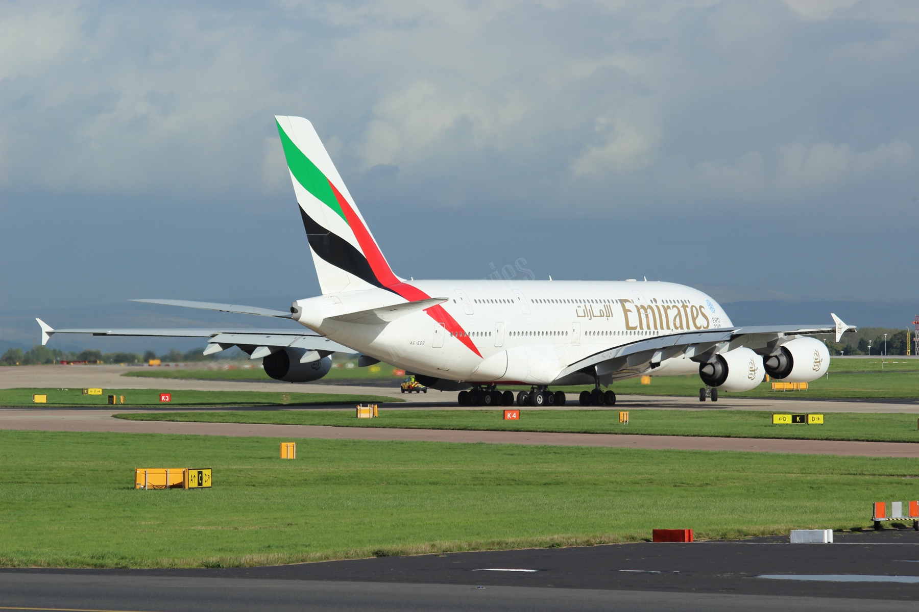 Emirates A380 A6-EDQ