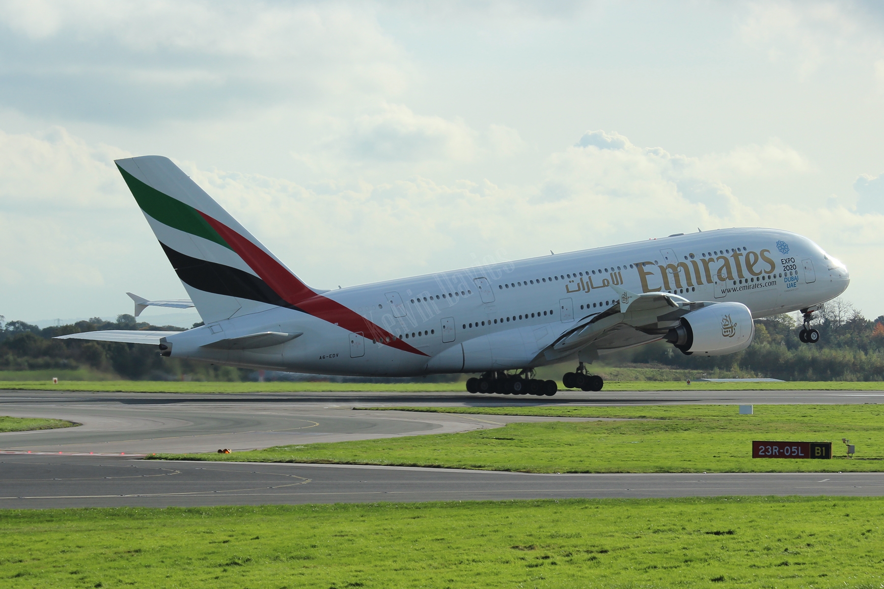 Emirates A380 A6-EDV