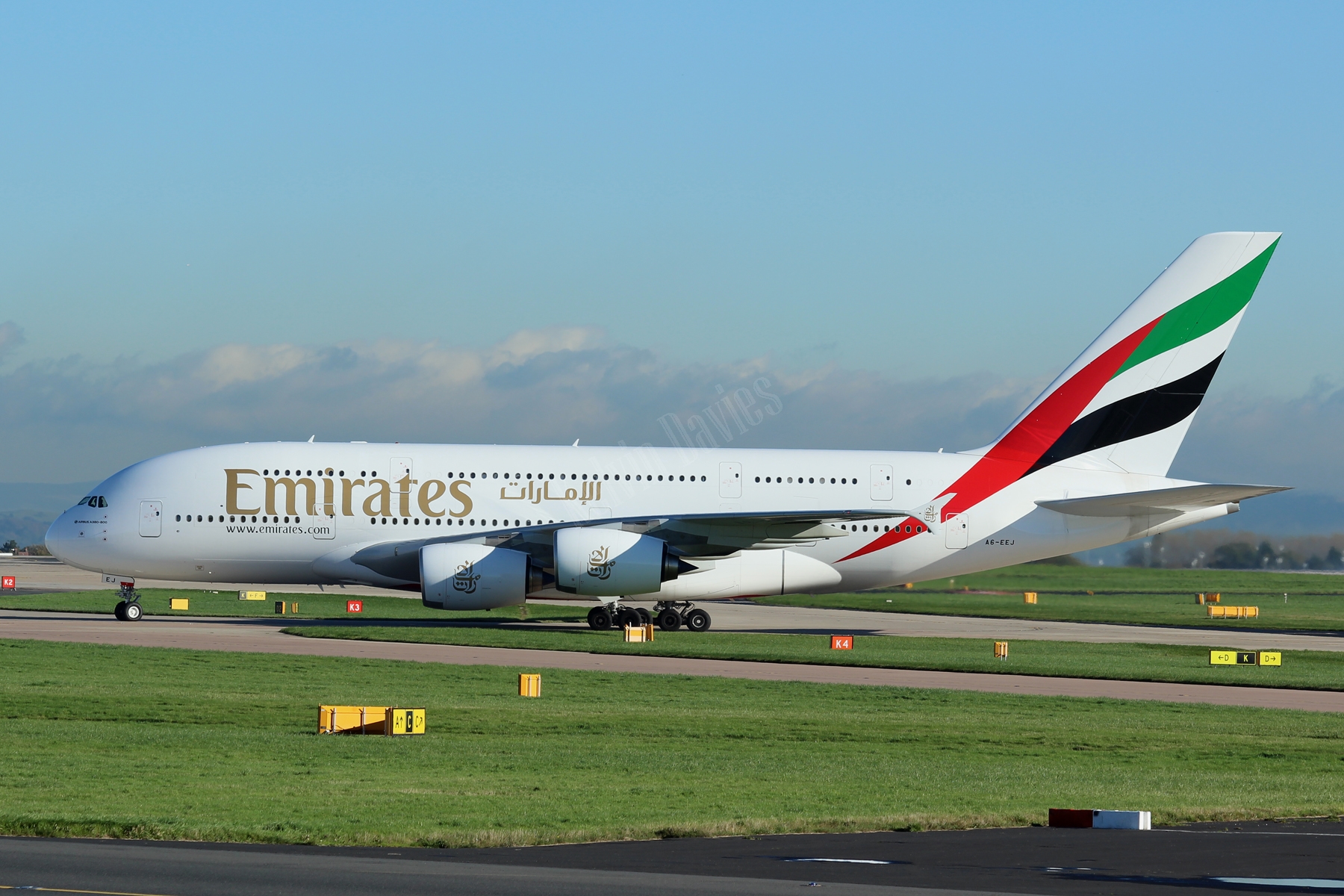 Emirates A380 A6-EEJ