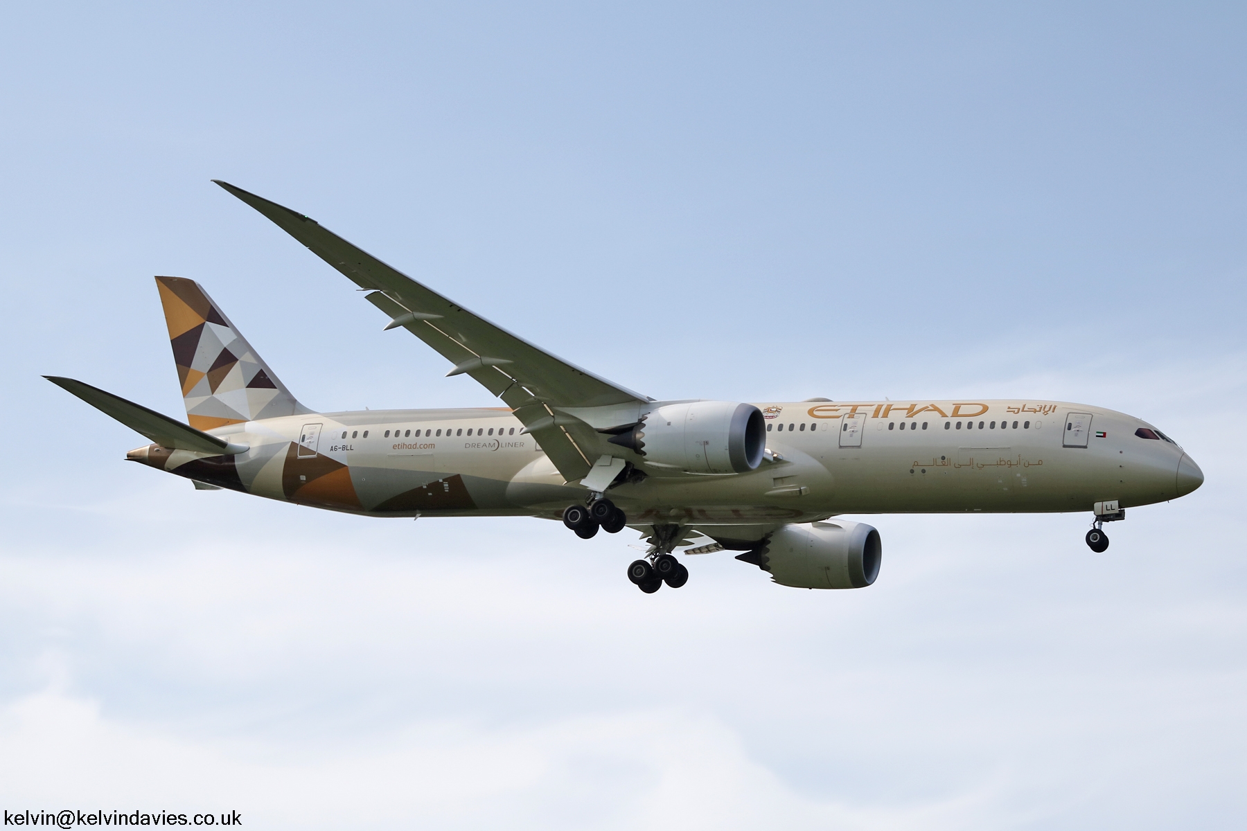 Etihad Airways 787 A6-BLL