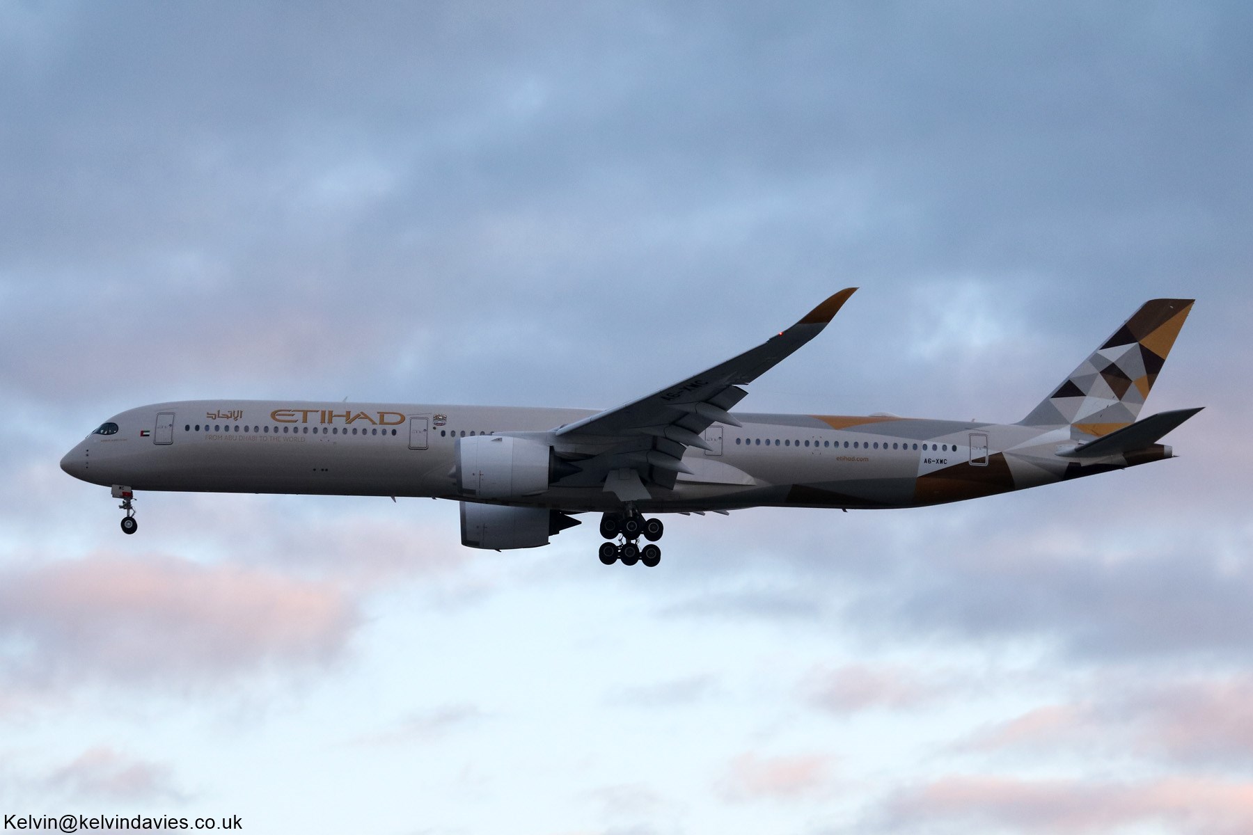 Etihad Airways A350 A6-XWC