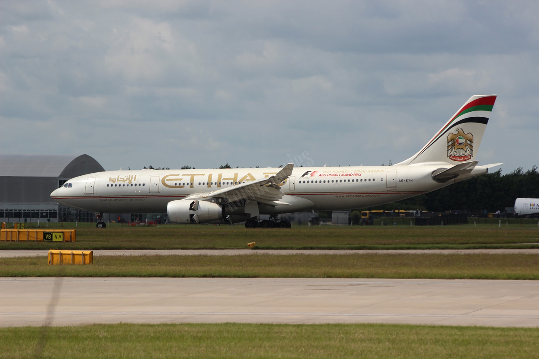 Etihad Airways A330 A6-EYH