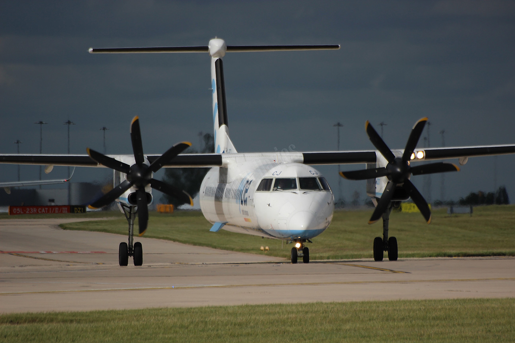 Flybe Dash 8 G-JECJ