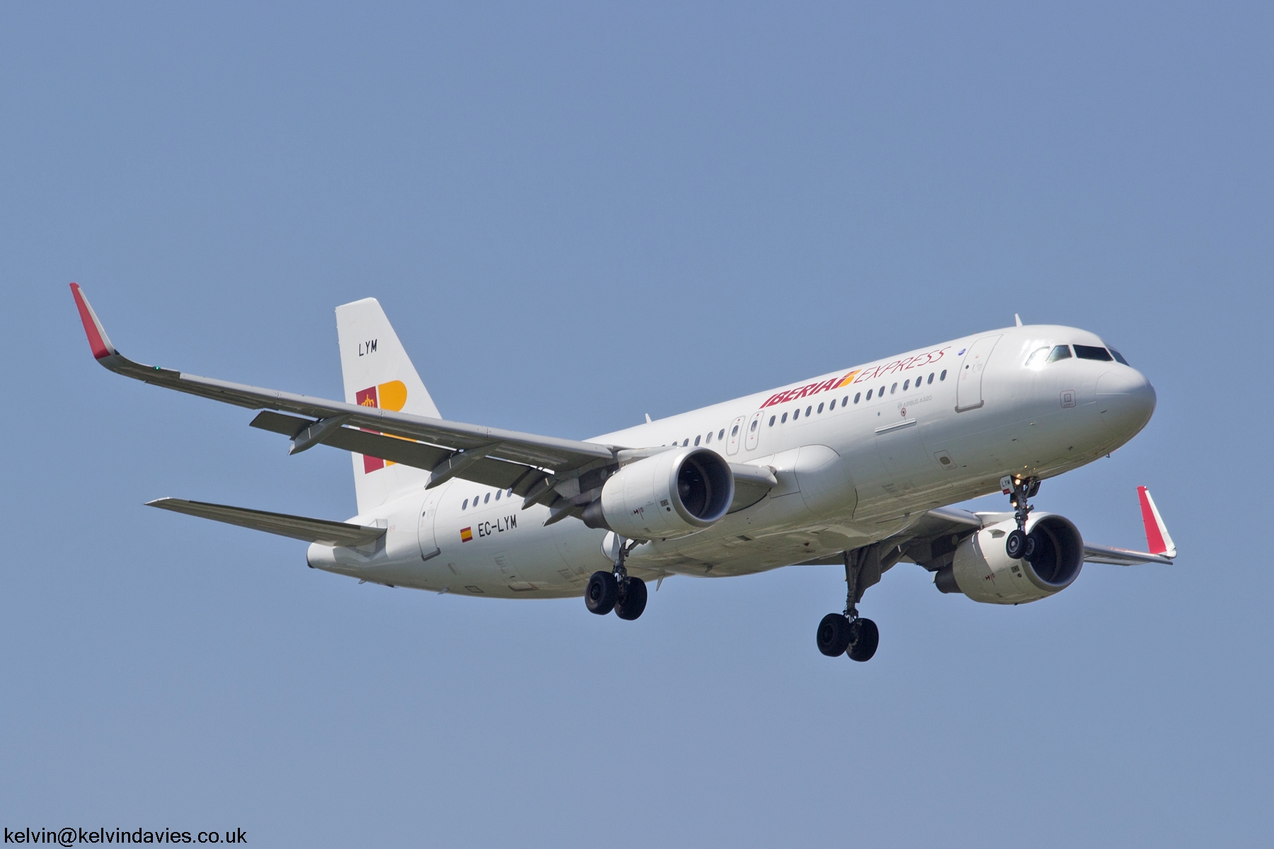 Iberia Express A320-216 EC-LYM