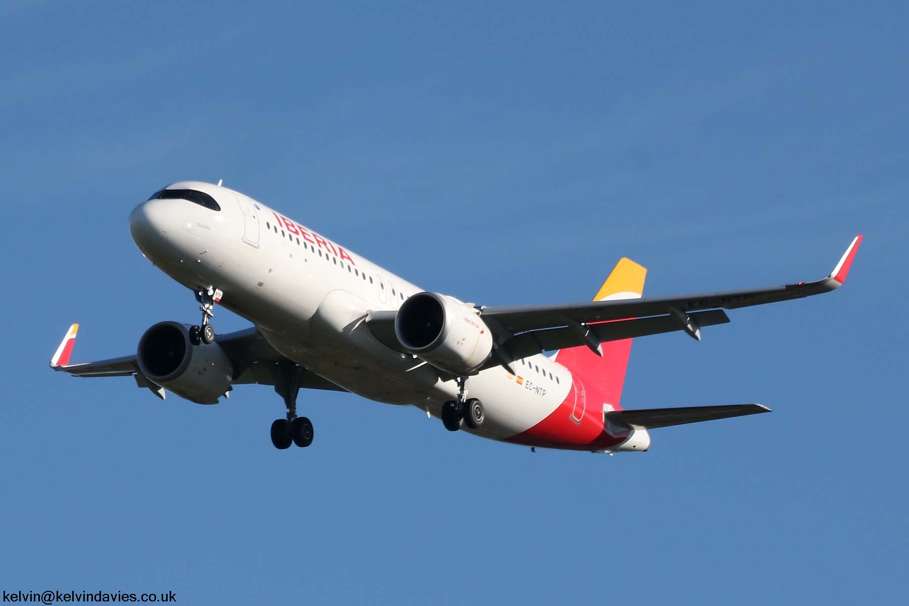 Iberia A320 EC-NTP