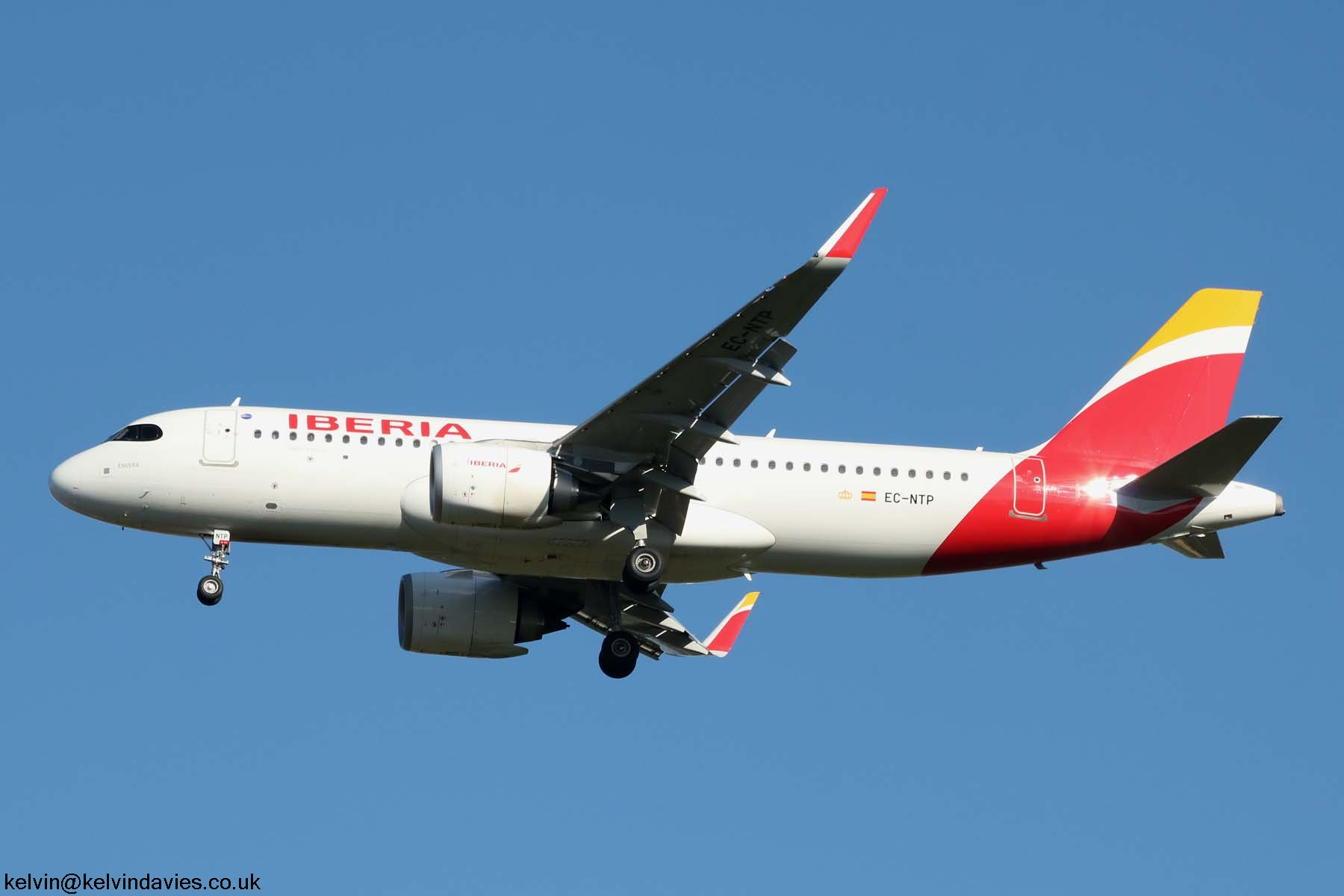 Iberia A320 EC-NTP