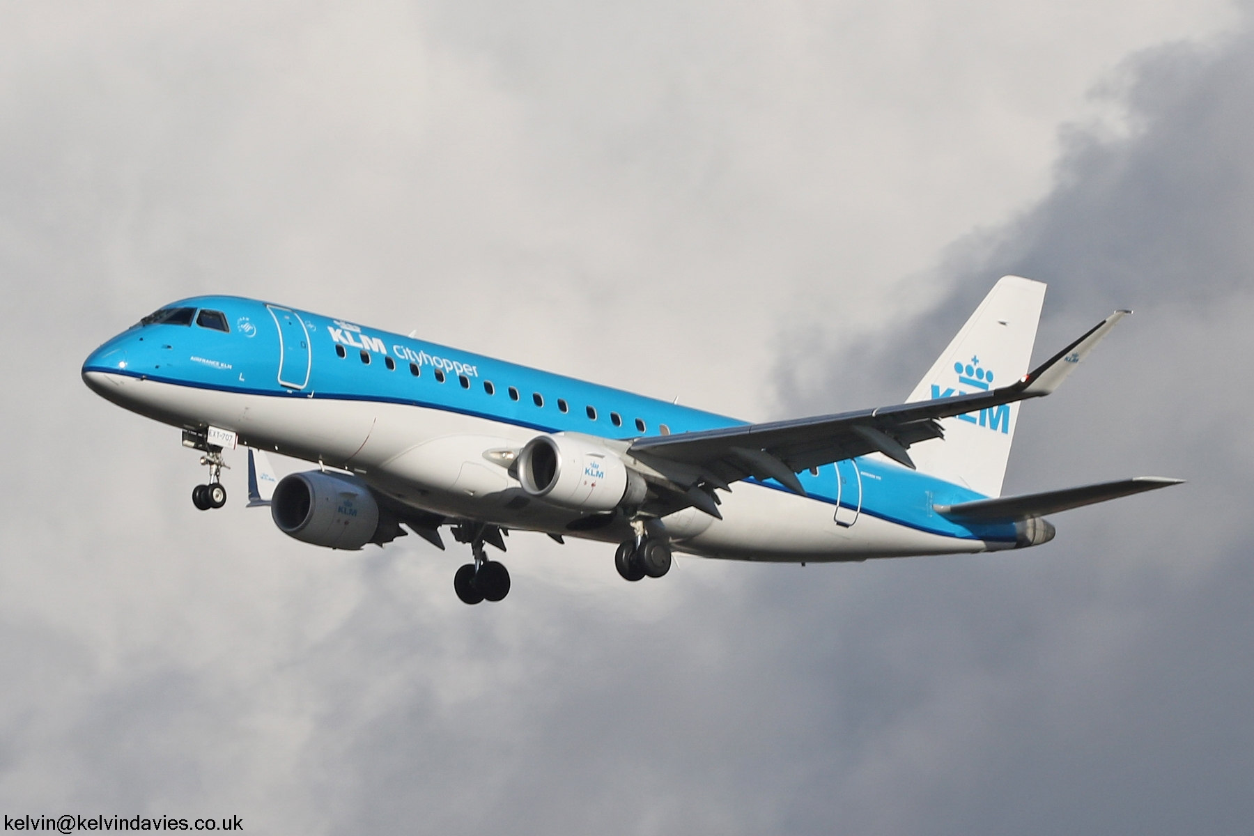 KLM Emb-175 PH-EXT