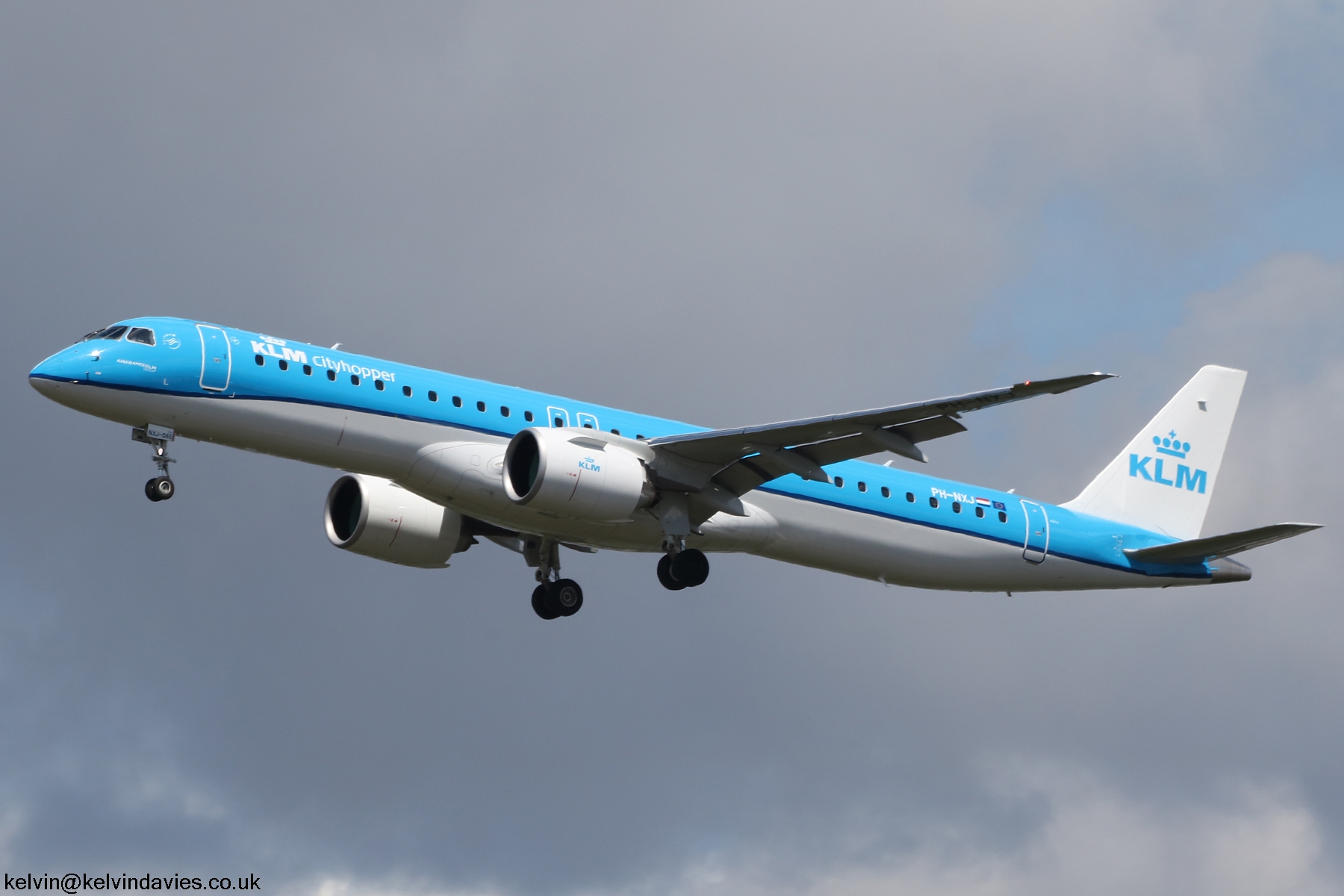 KLM cityhopper EMB-195 PH-NXJ