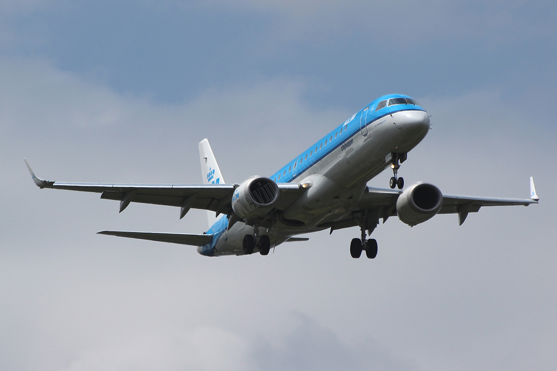 KLM Cityhopper E190 PH-EZI