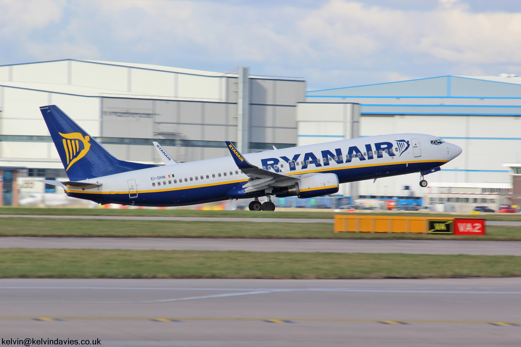 Ryanair 737NG EI-DHN