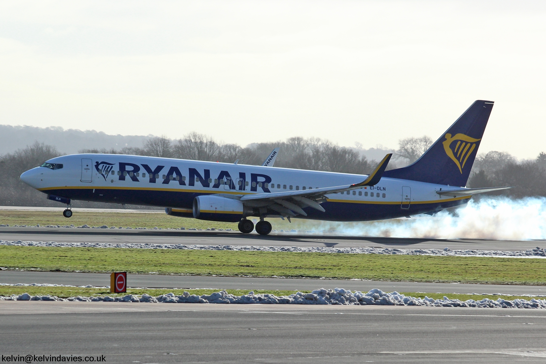 Ryanair 737NG EI-DLN