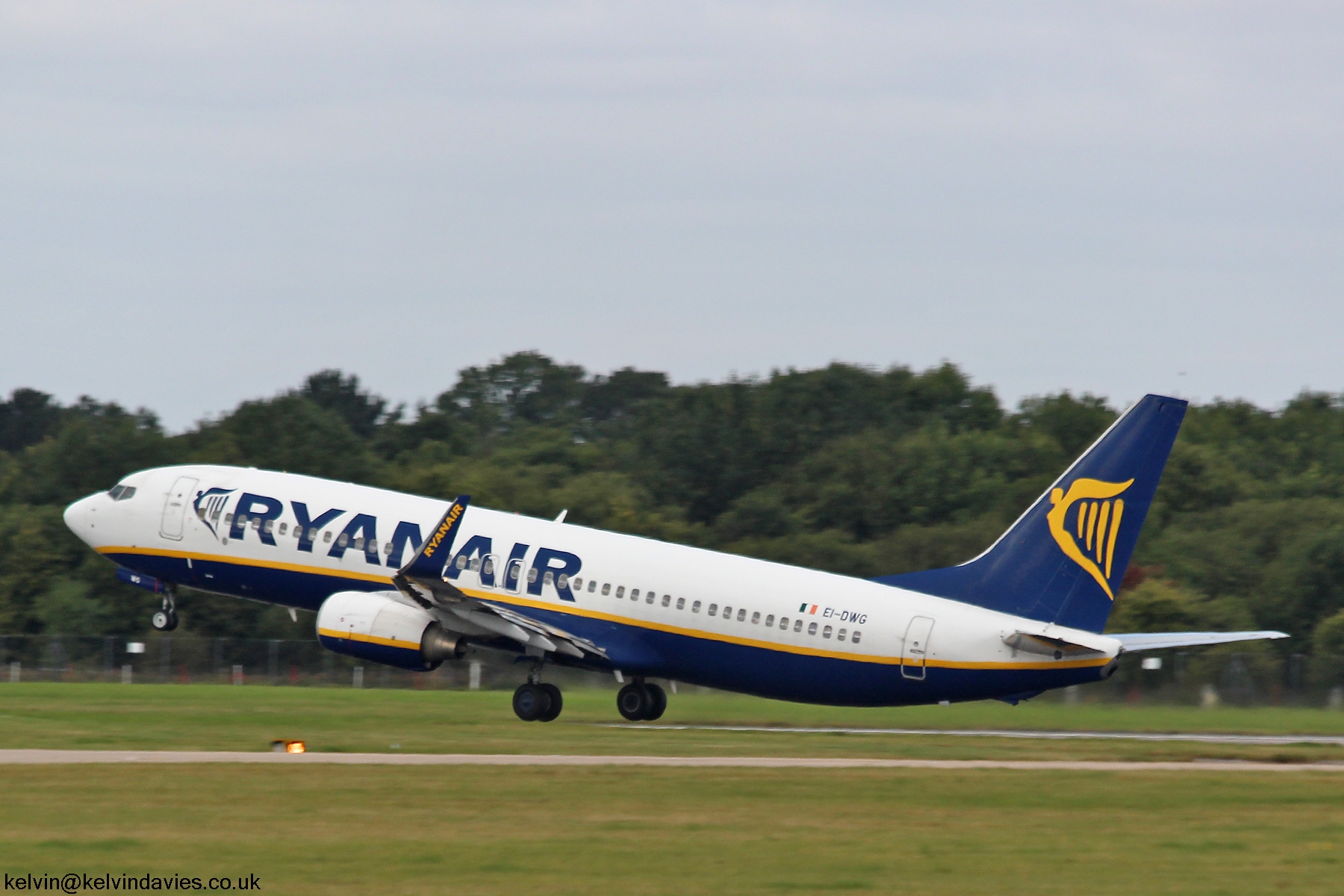 Ryanair 737NG EI-DWG