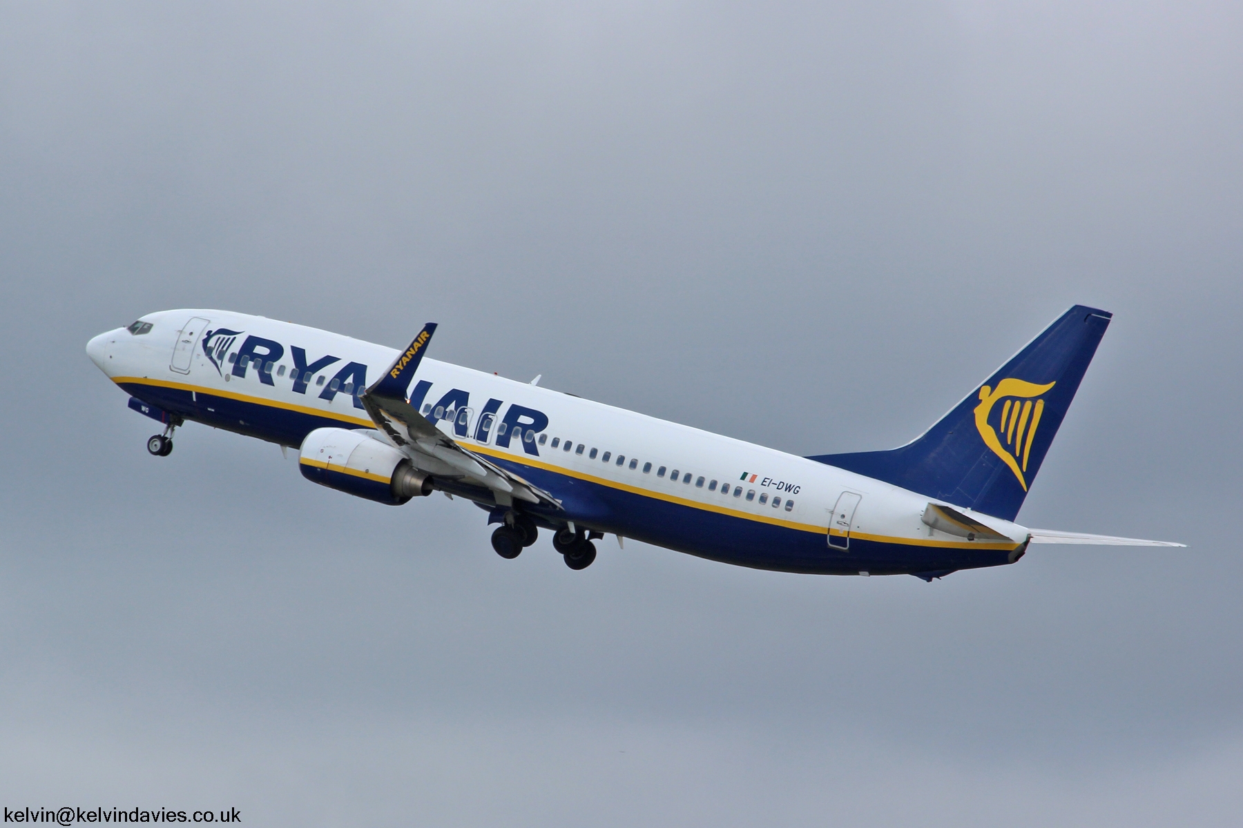 Ryanair 737NG EI-DWG