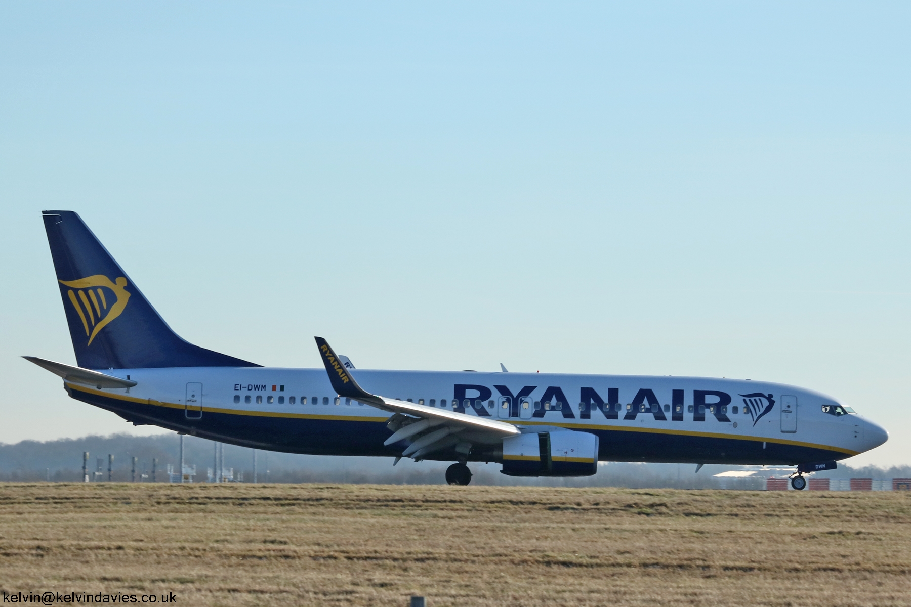 Ryanair 737NG EI-DWM