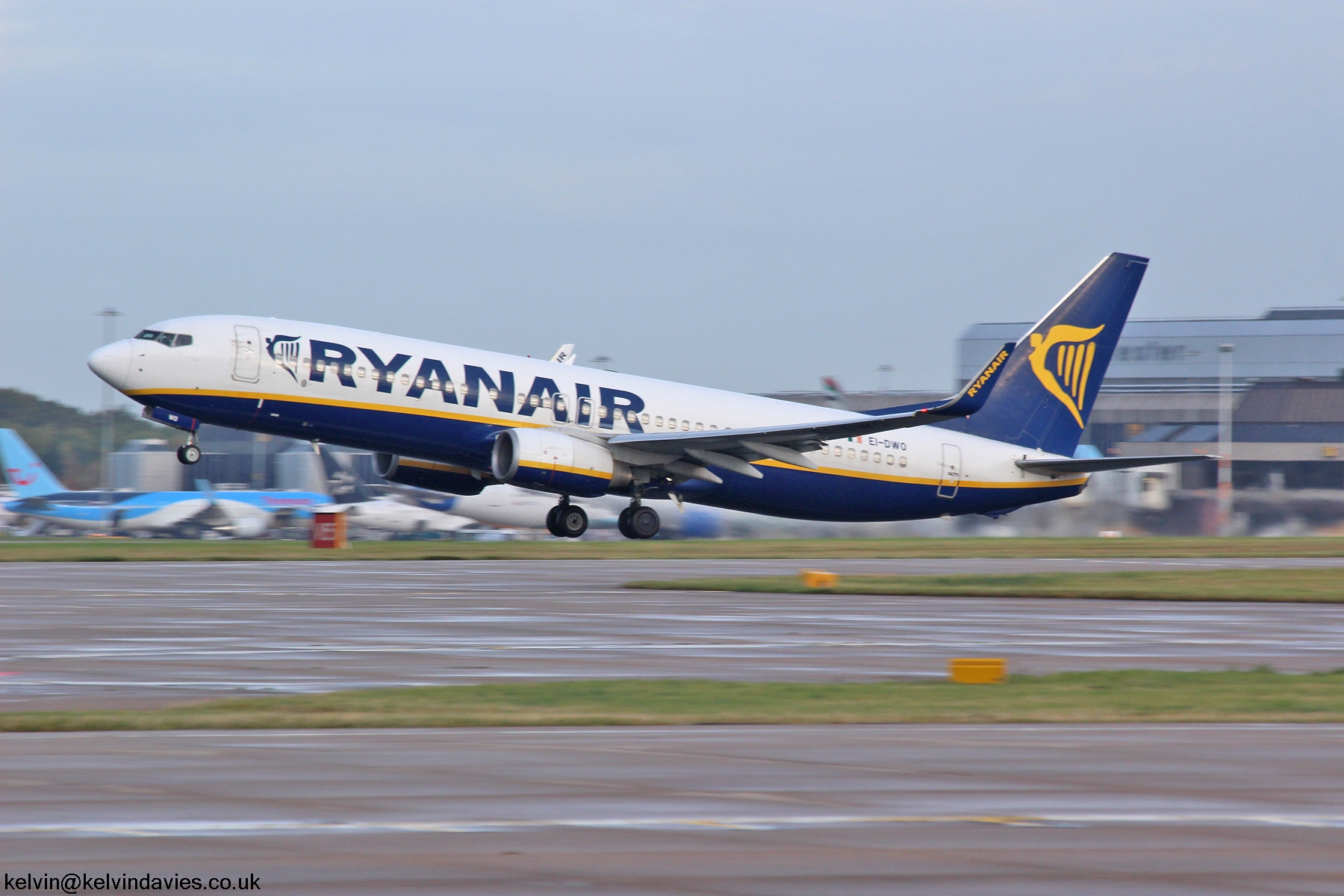 Ryanair 737NG EI-DWO