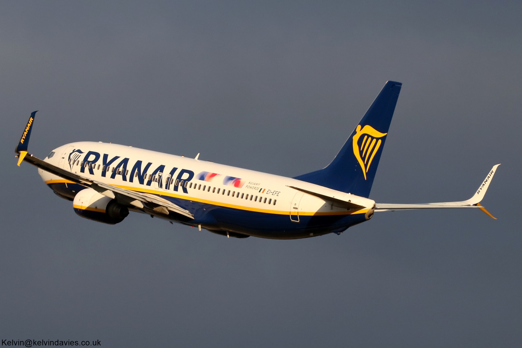 Ryanair 737-8 EI-EFE