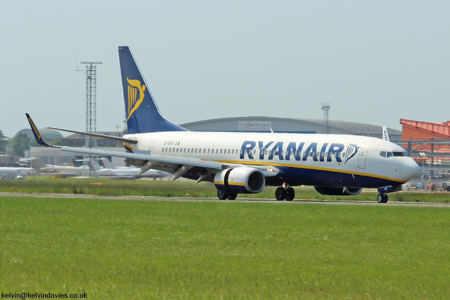 Ryanair 737 EI-EKS