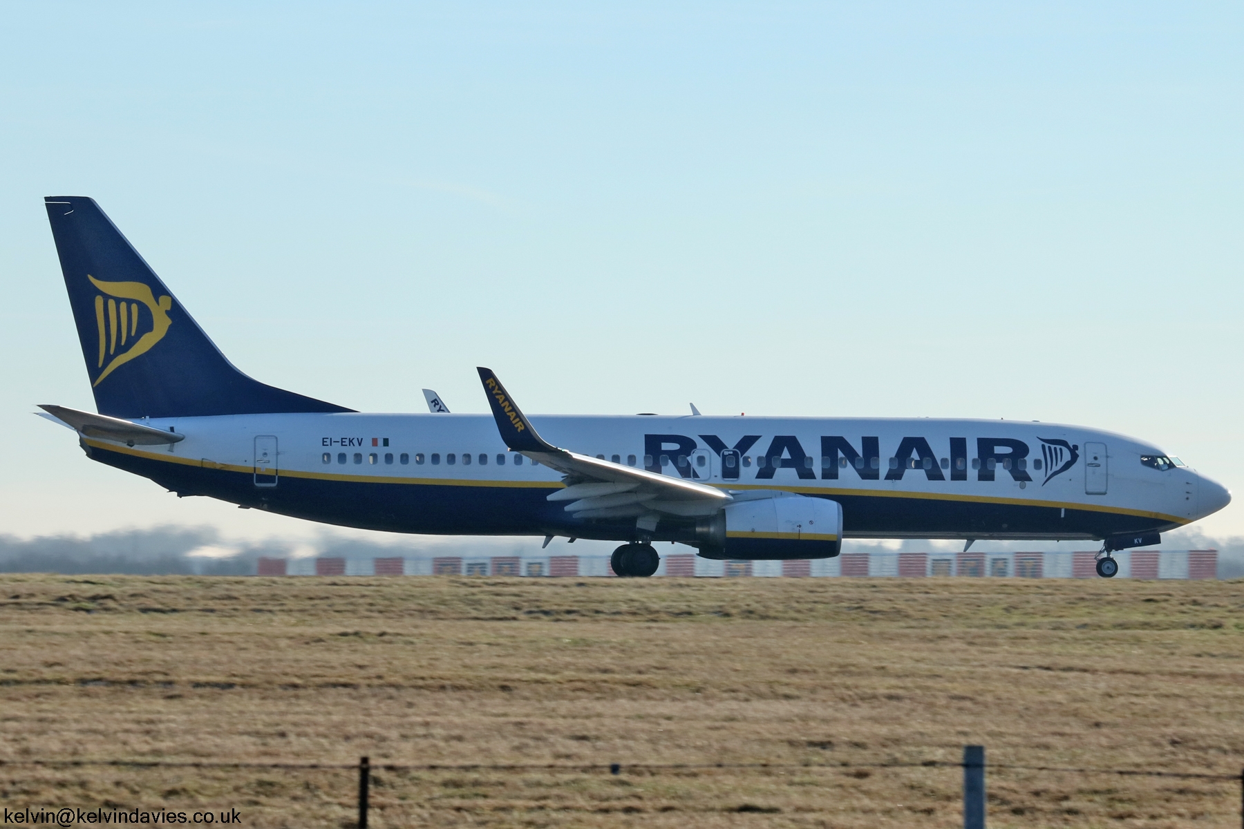 Ryanair 737NG EI-FKV
