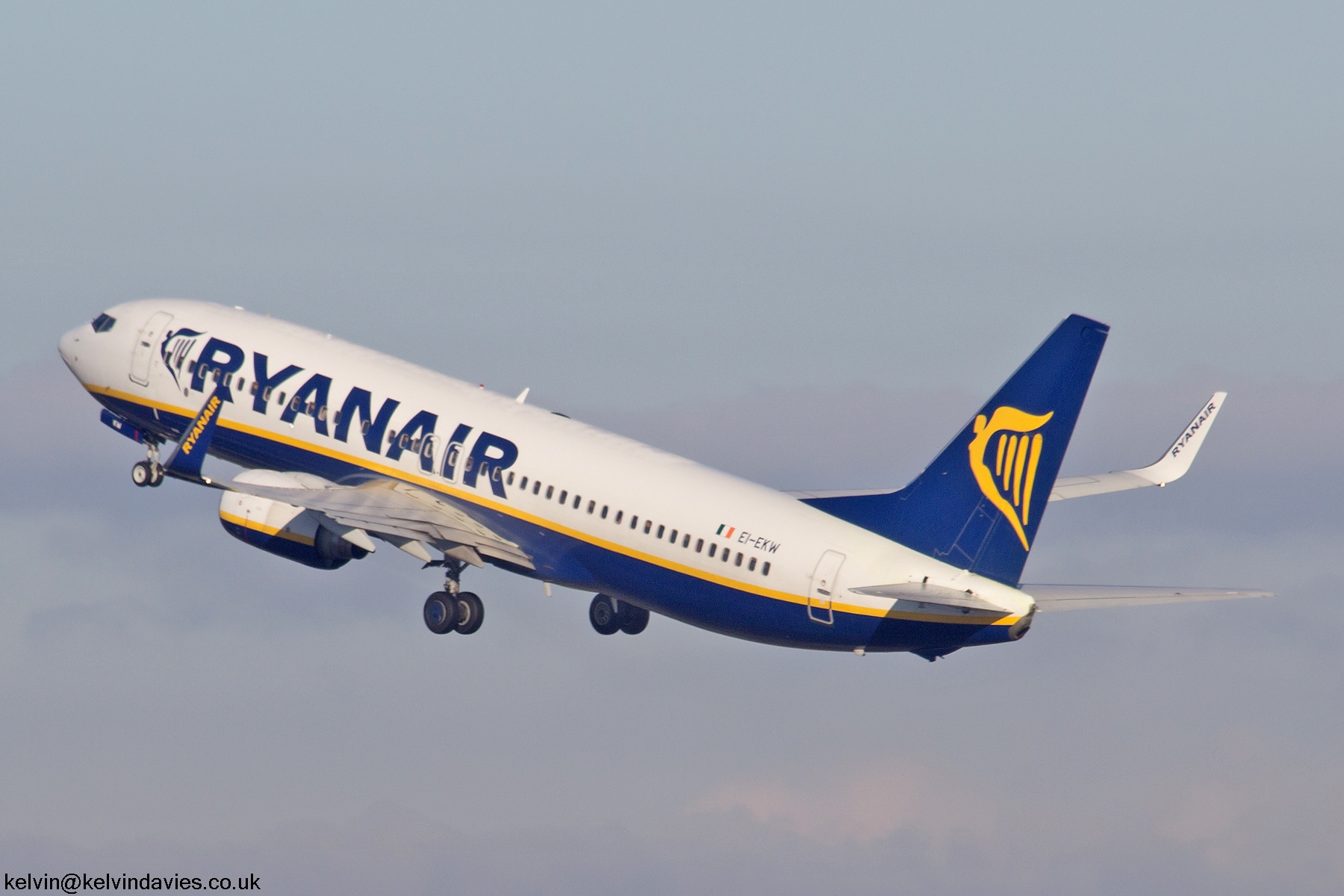 Ryanair 737NG EI-EKW