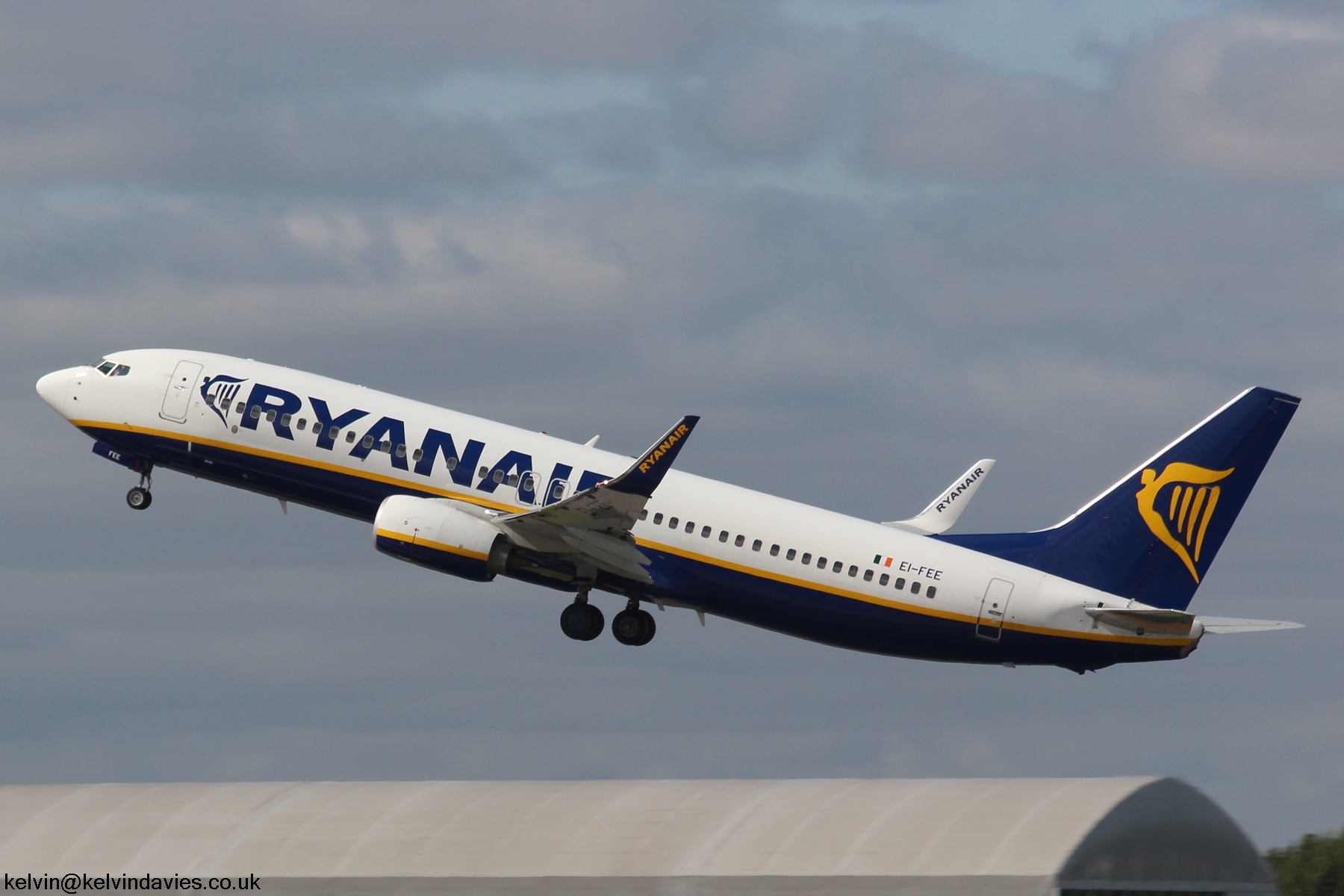 Ryanair 737-800 EI-FEE