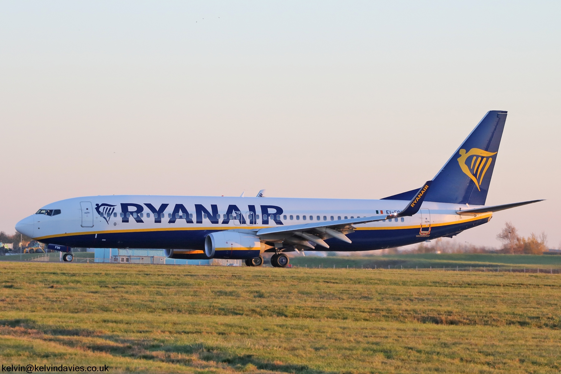 Ryanair 737NG EI-FOO