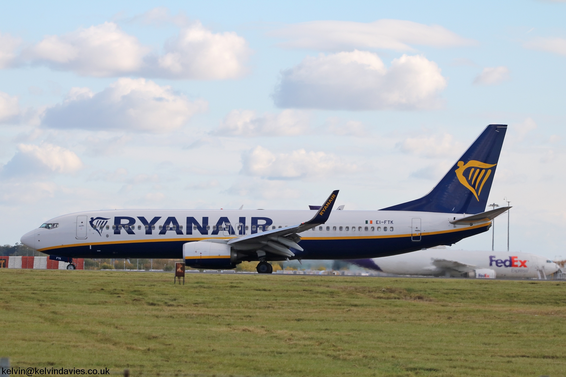 Ryanair 737NG EI-FTK