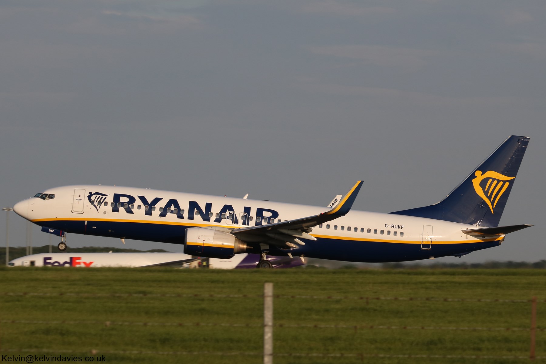 Ryanair 737 G-RUKF