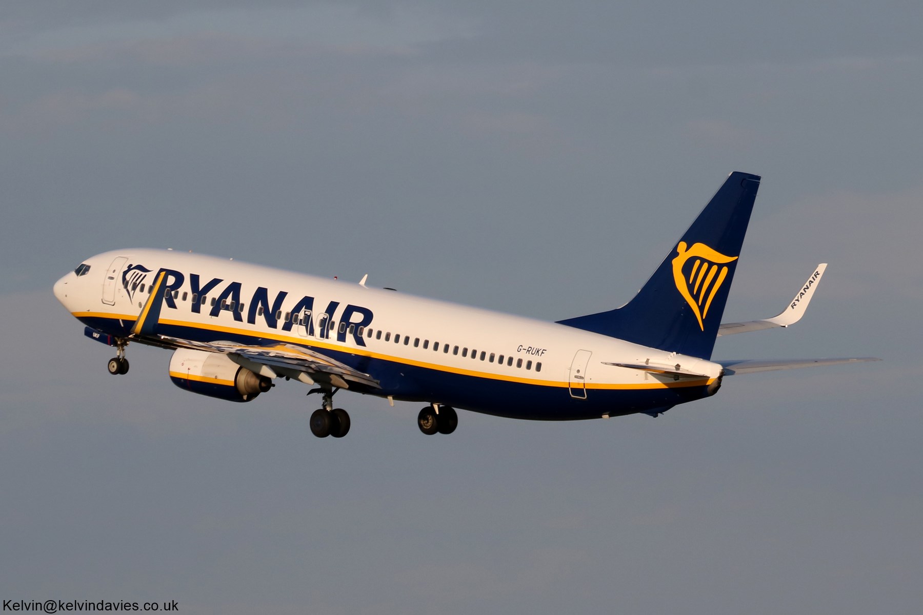 Ryanair 737 G-RUKF
