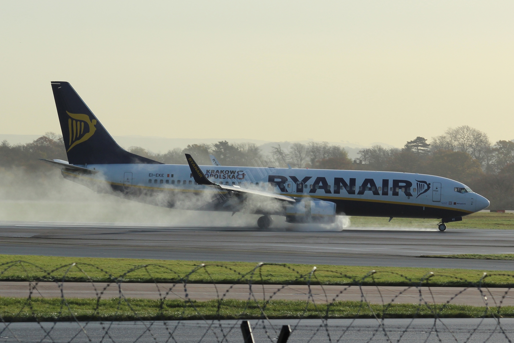 Ryanair 737 EI-EKE