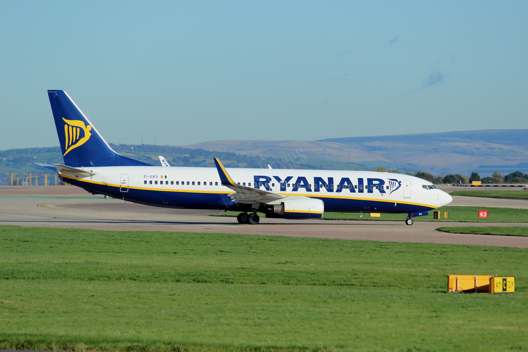 Ryanair 737 EI-EKO