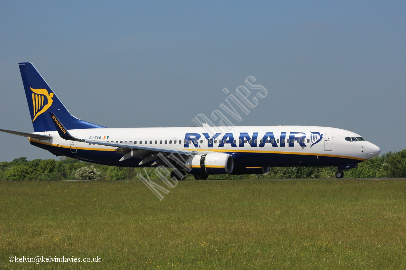 Ryanair 737 EI-EVB