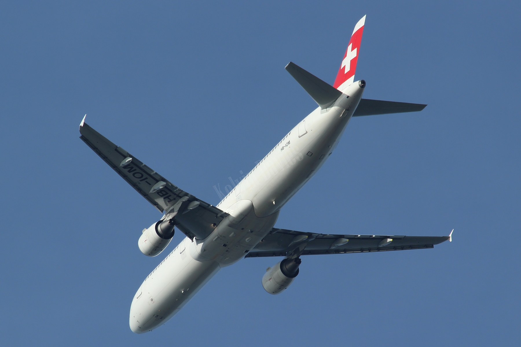 Swiss  A321 HB-IOM