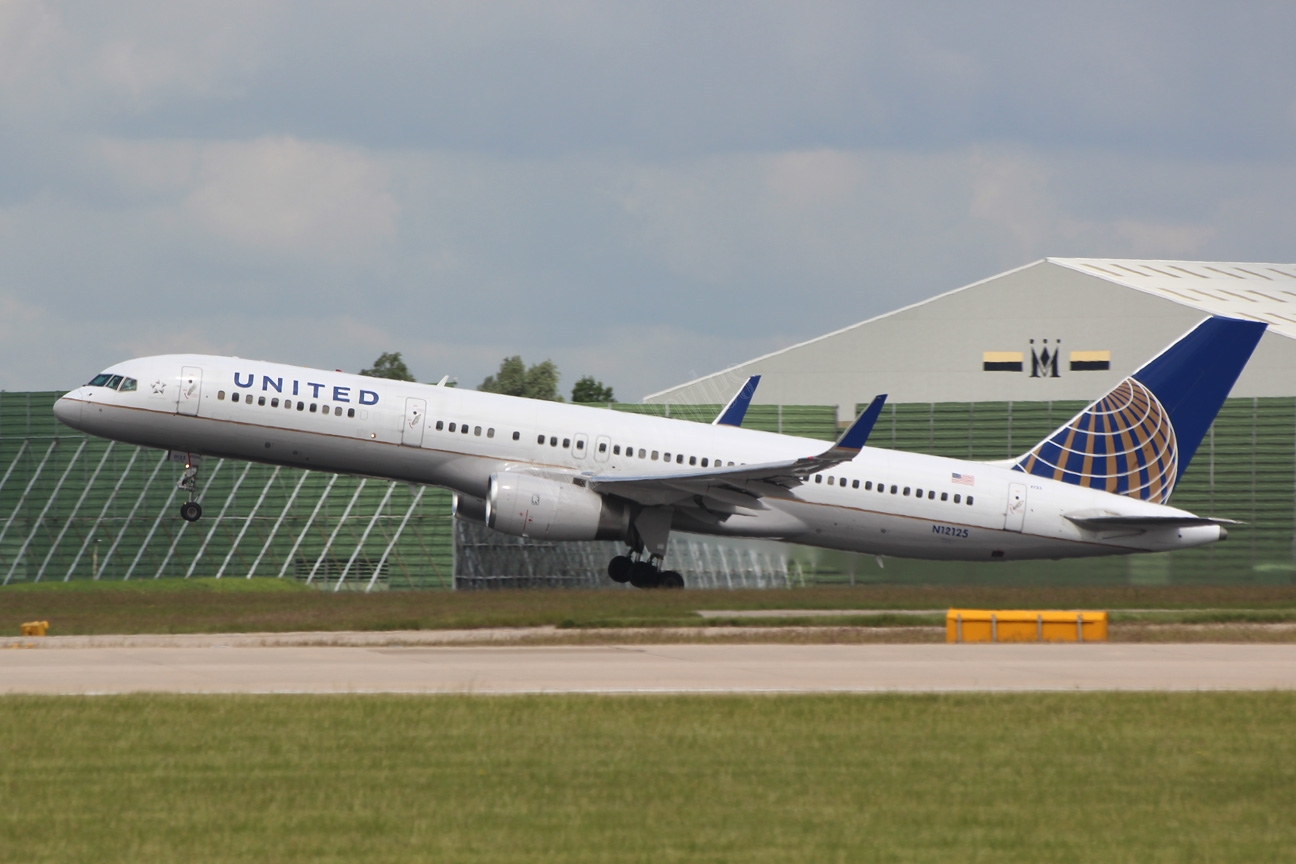 United Airlines 757 N12125