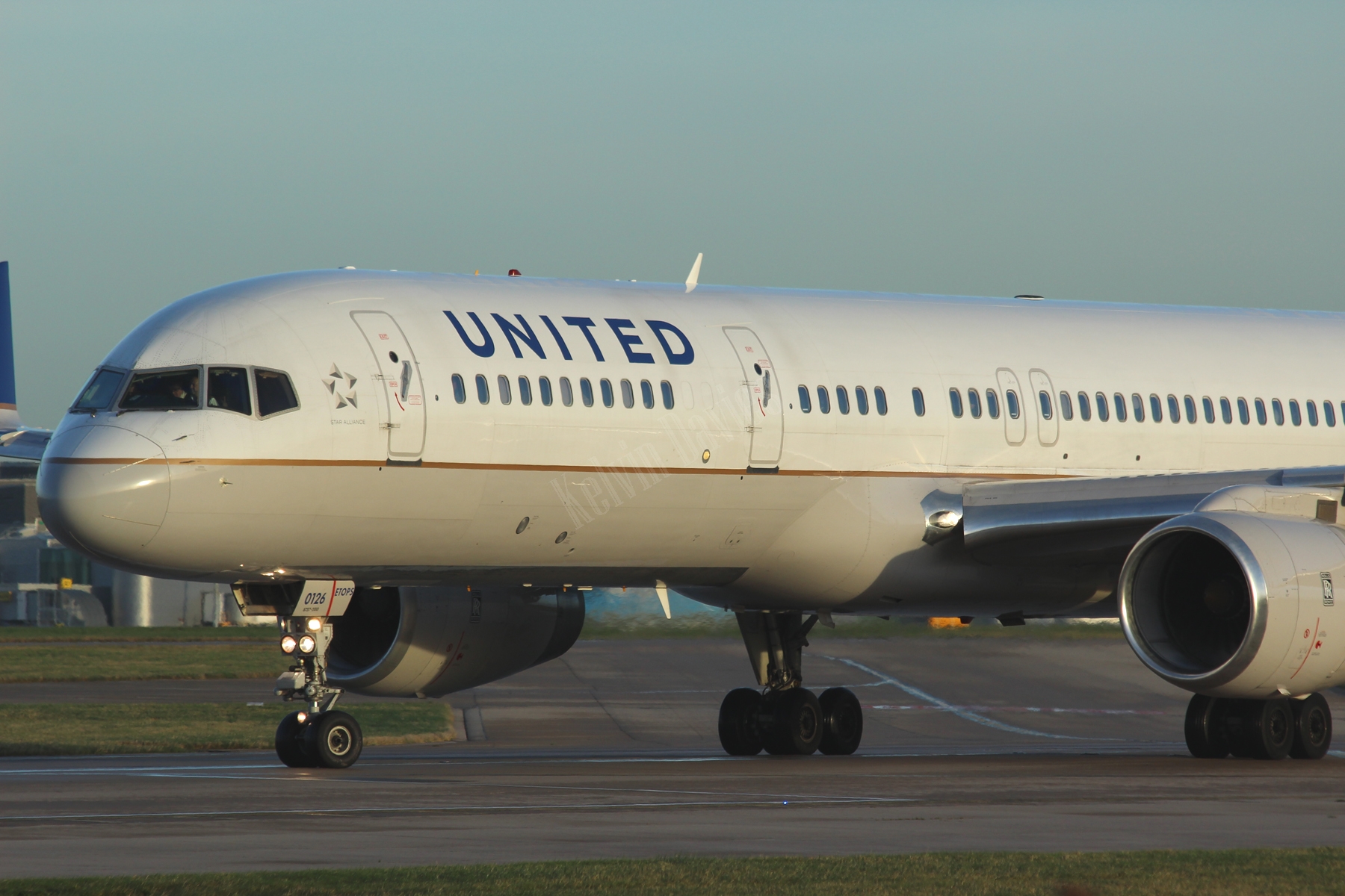 United Airlines 757 N17126
