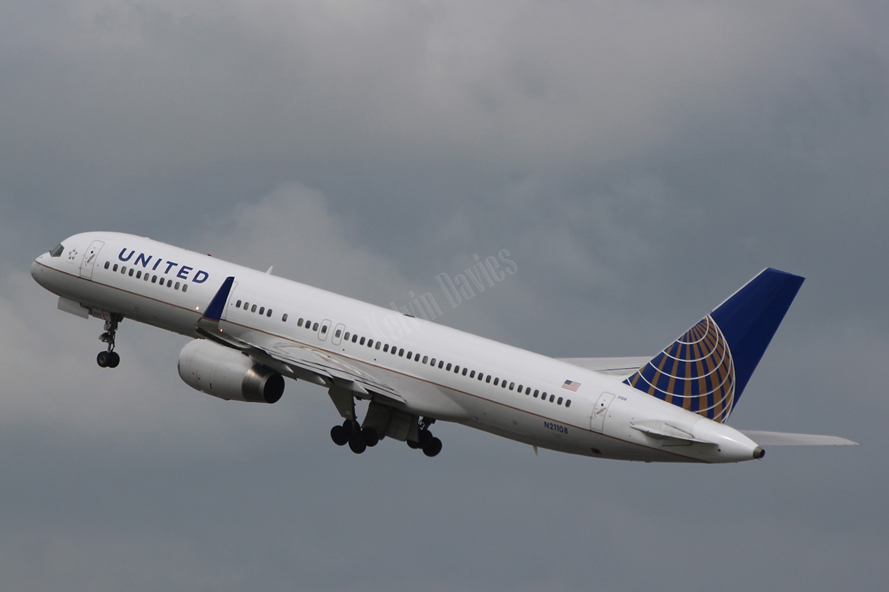United Airlines 757 N21108