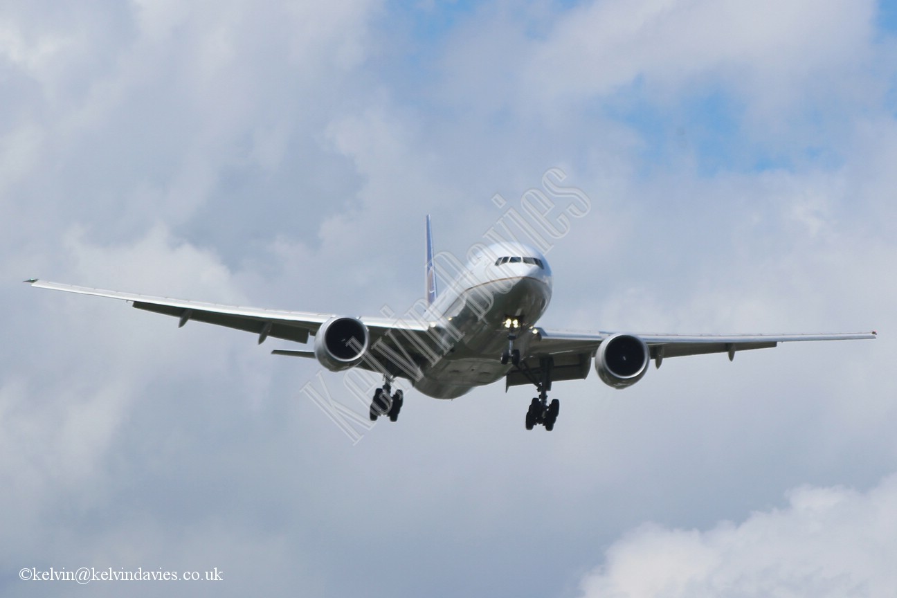 United Airlines 777 N228UA