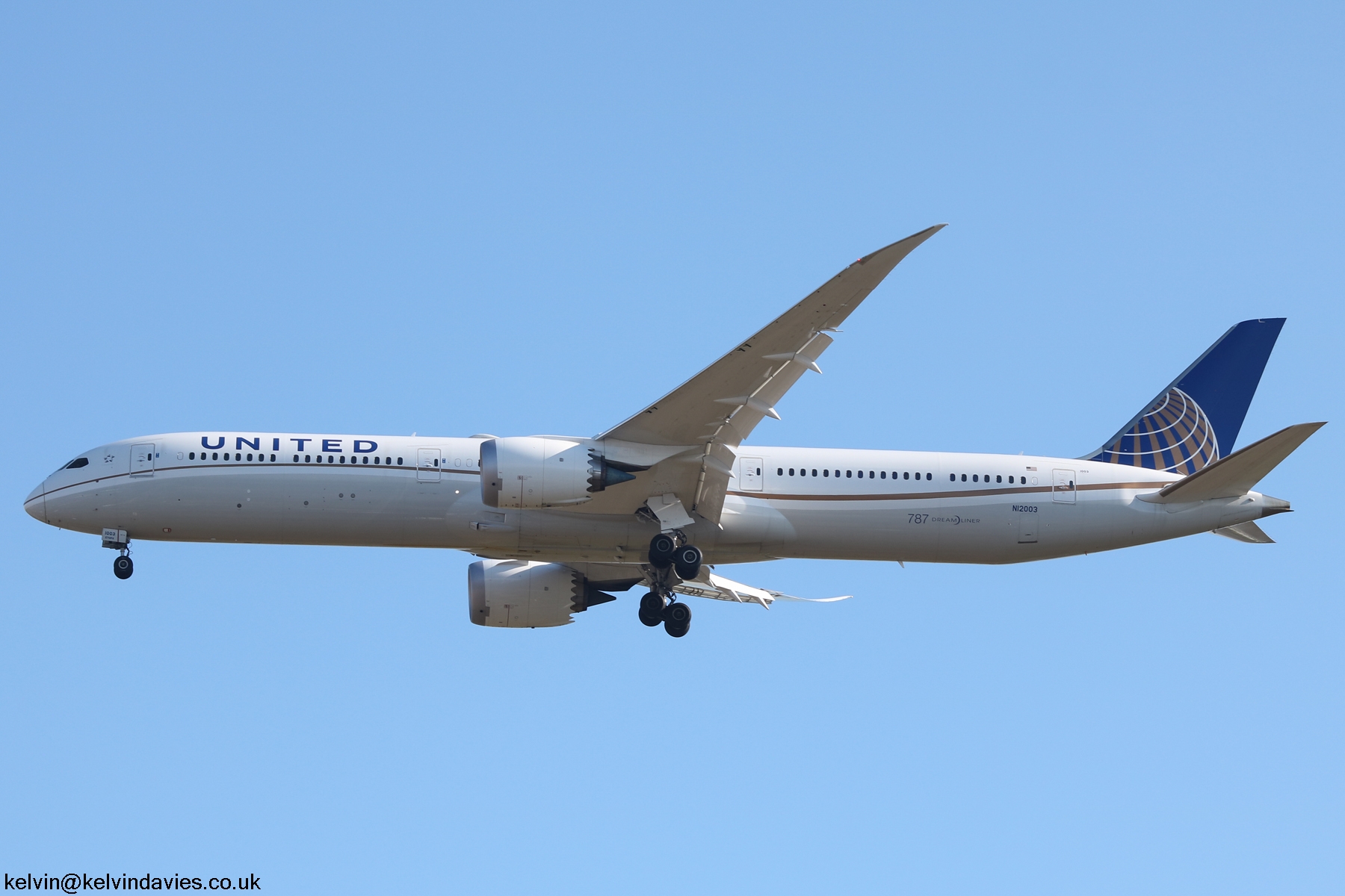 United Airlines 787 N12003