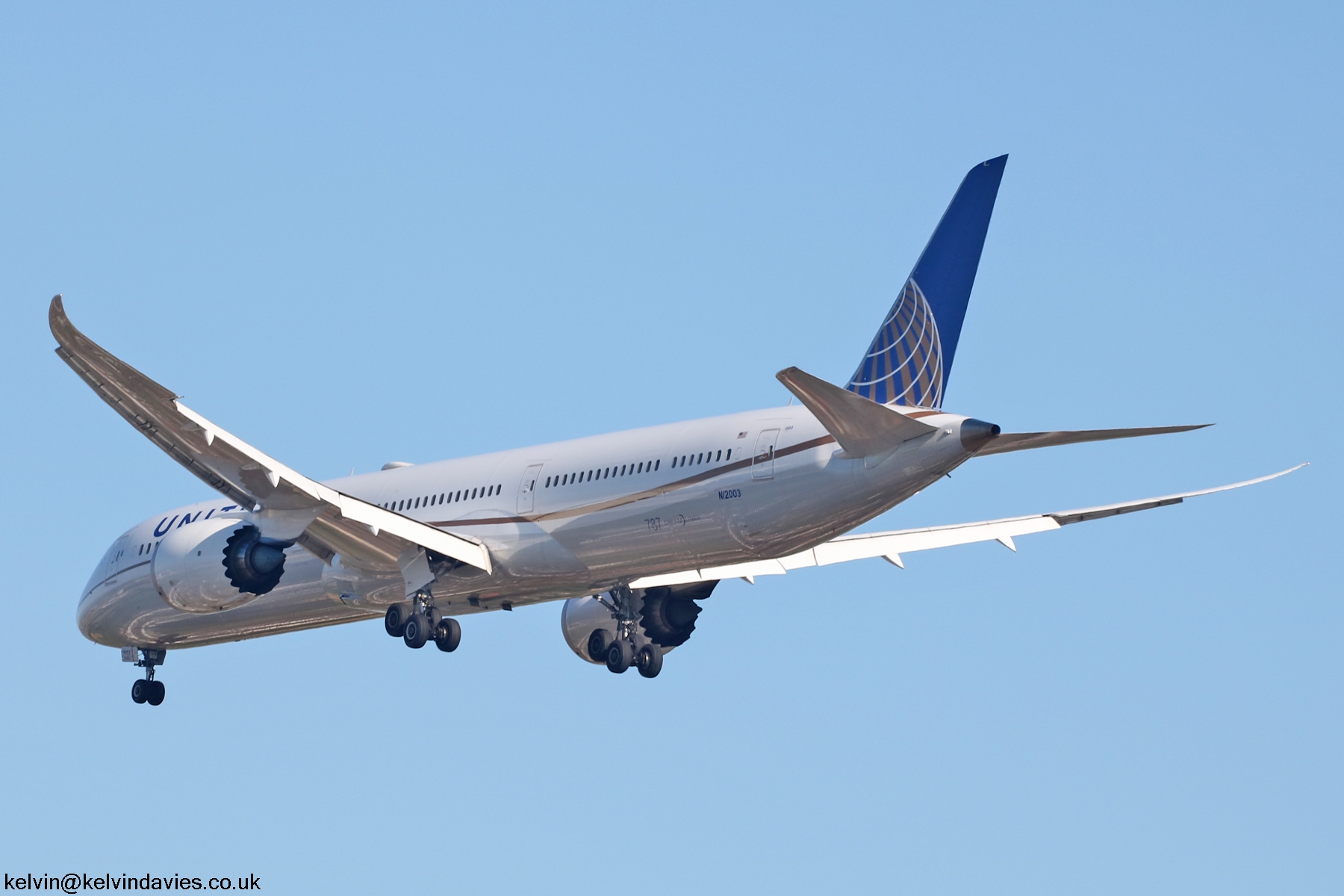 United Airlines 787 N12003