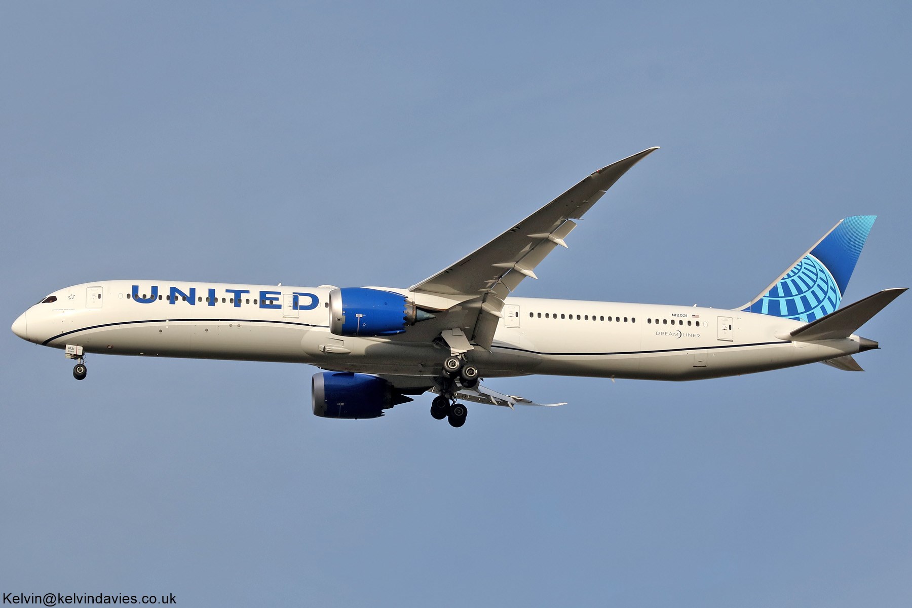 United Airlines 787 N12021
