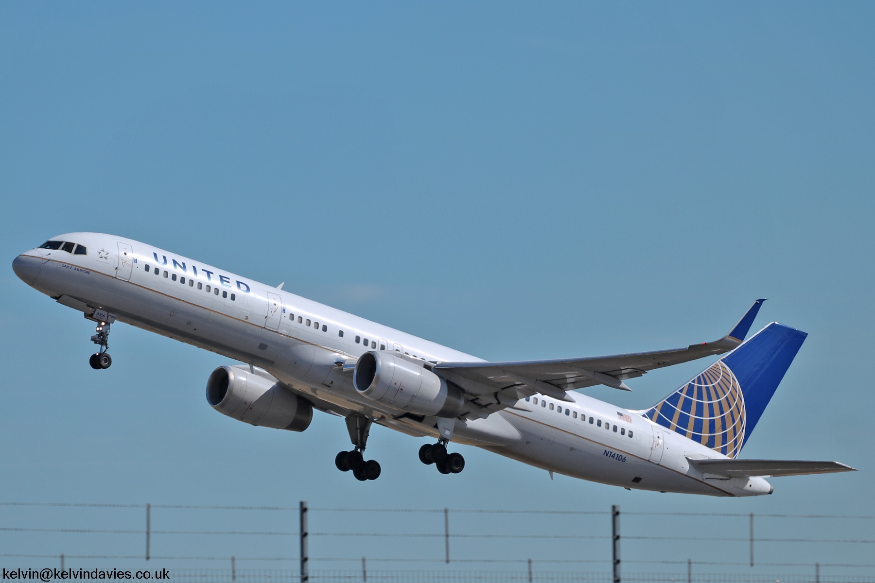 United Airlines 757 N14106