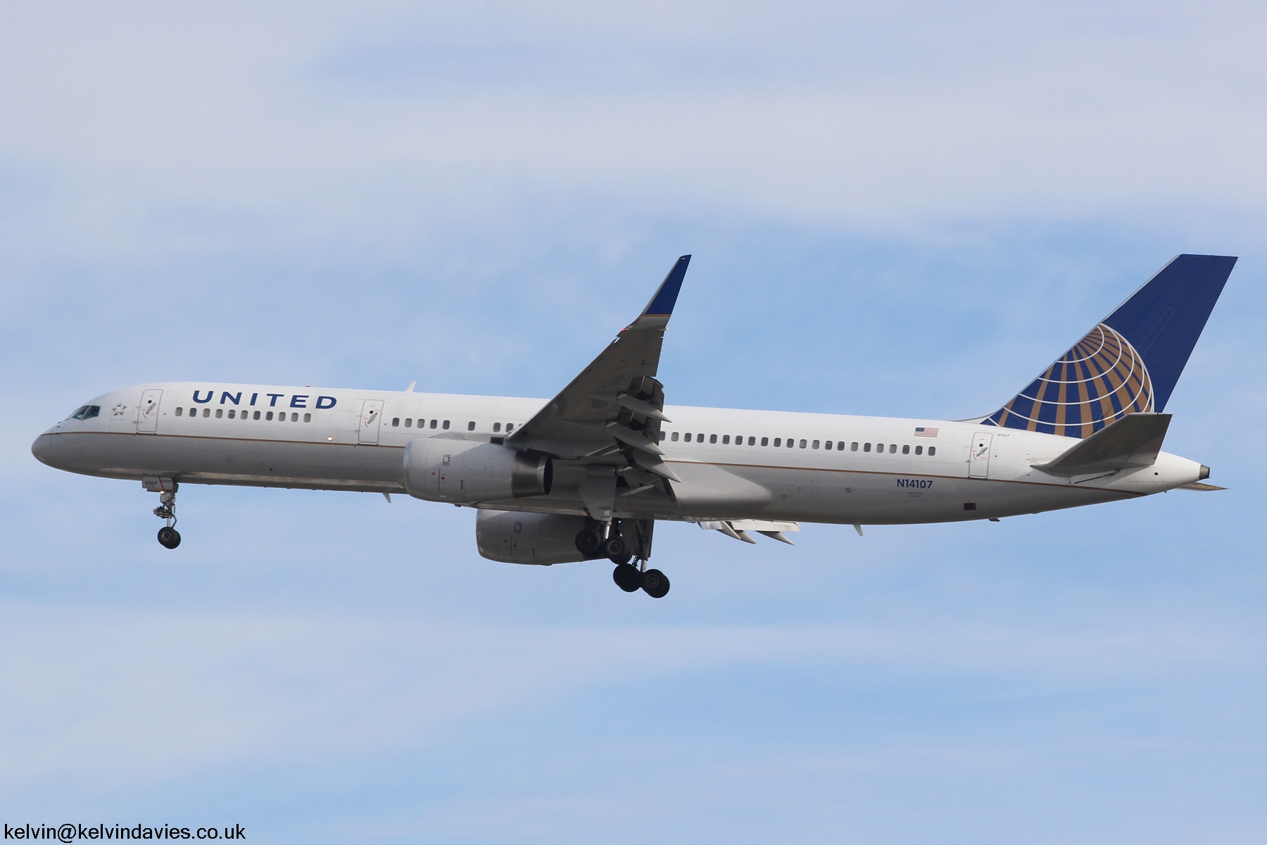 United Airlines 757 N14107