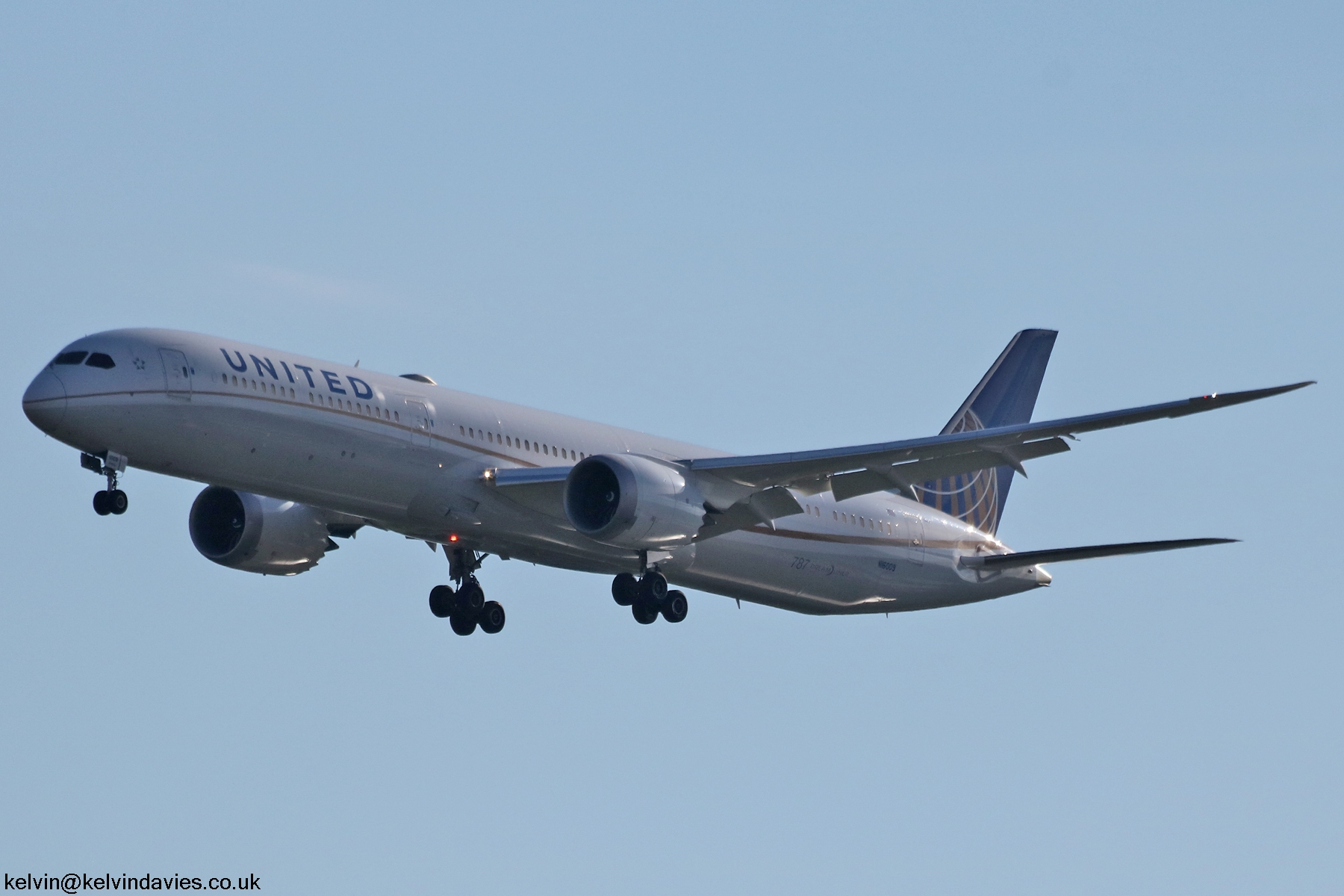 United Airlines 787 N16009